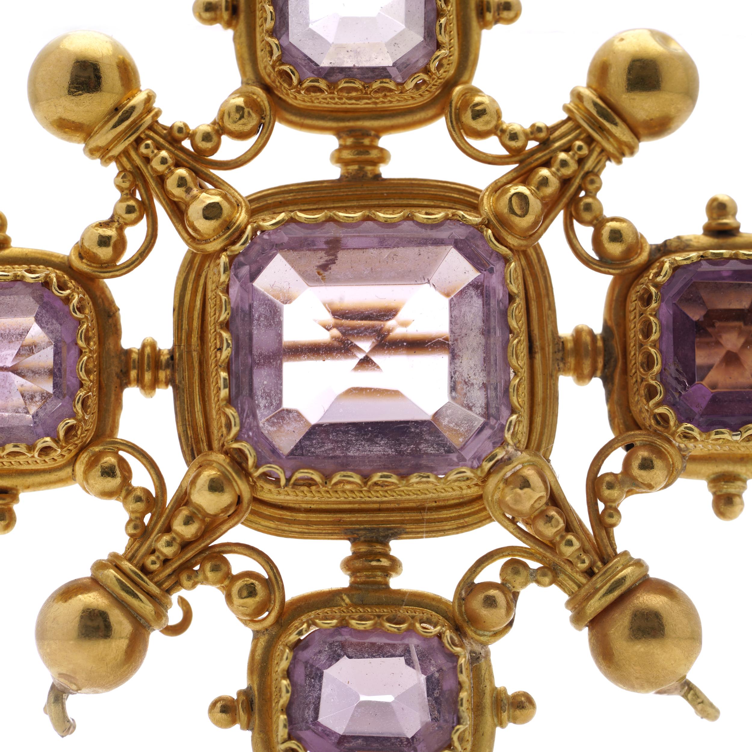 Taille carrée Croix de Malte à 8 pointes victorienne en or jaune 20 carats et améthyste granulée.  en vente