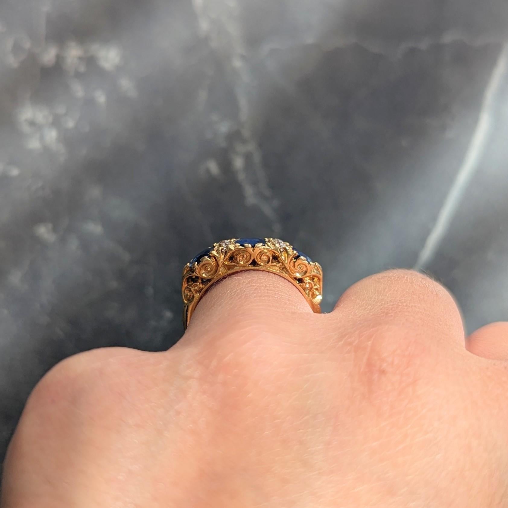 Bague Victorienne 2.14 CTW Saphir Diamant Or Jaune 18K Antique Scrolling Band en vente 3