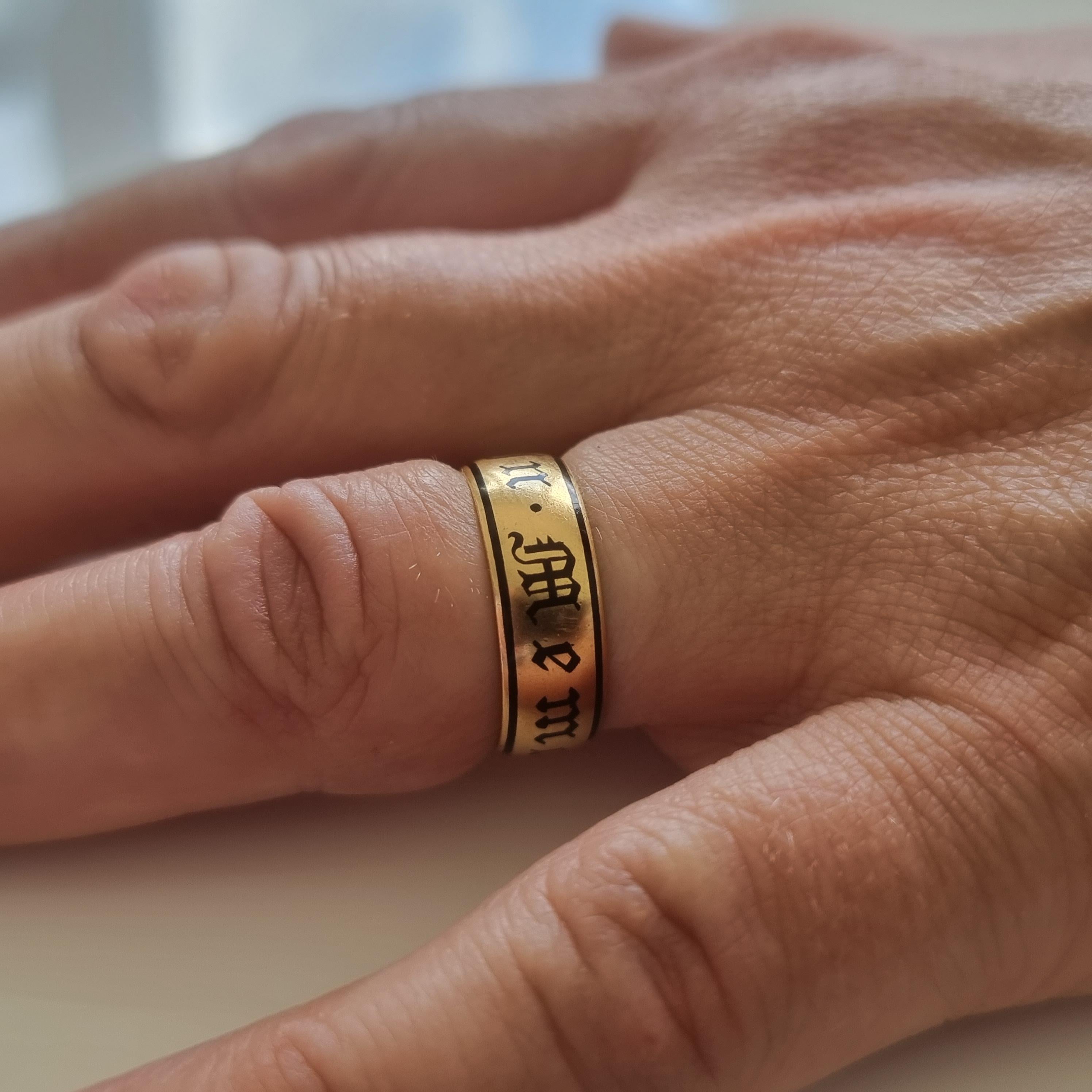 Victorian 22 Carat Gold and Enamel Memorial Ring, 1896 For Sale 7