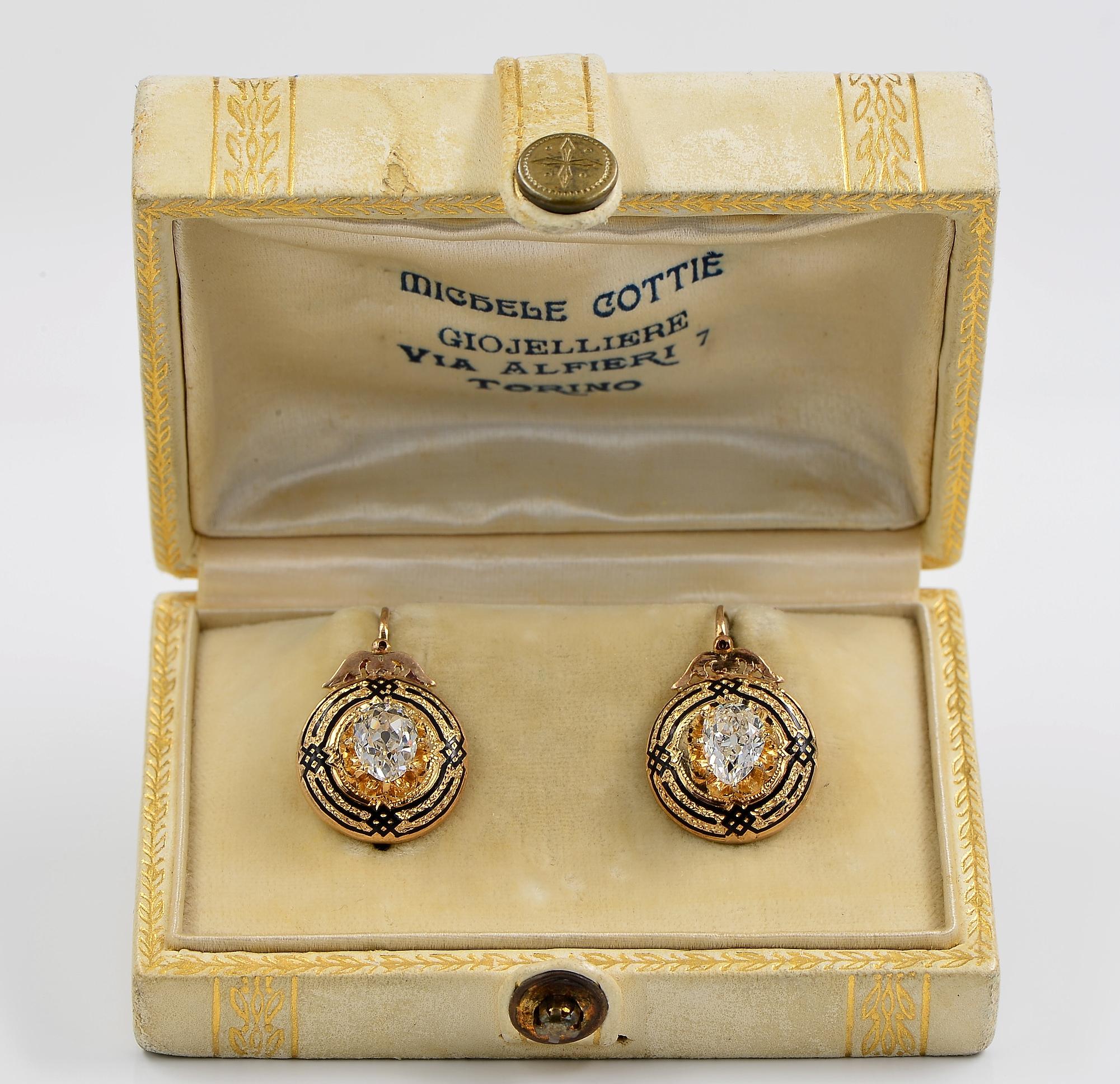 Rare Find
Sensational pair of Victorian Diamond solitaire earrings 1860 ca
They come complete with their original white casket leather box with the initial of the owner of that time
They have romantic design modelled from 18 KT gold delineated with
