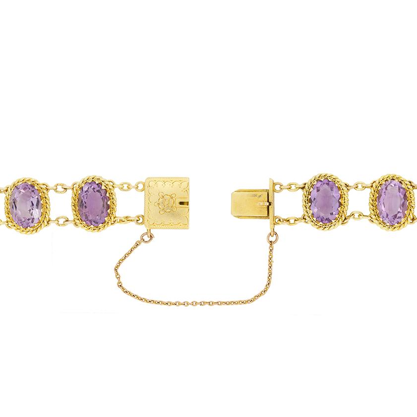 Esta pulsera, que data de la década de 1900, está formada por nueve gemas ovaladas de amatista. Son de un precioso color morado claro y cada piedra pesa 2,50 quilates, lo que hace un total de 22,50 quilates. Cada piedra ha sido delicadamente