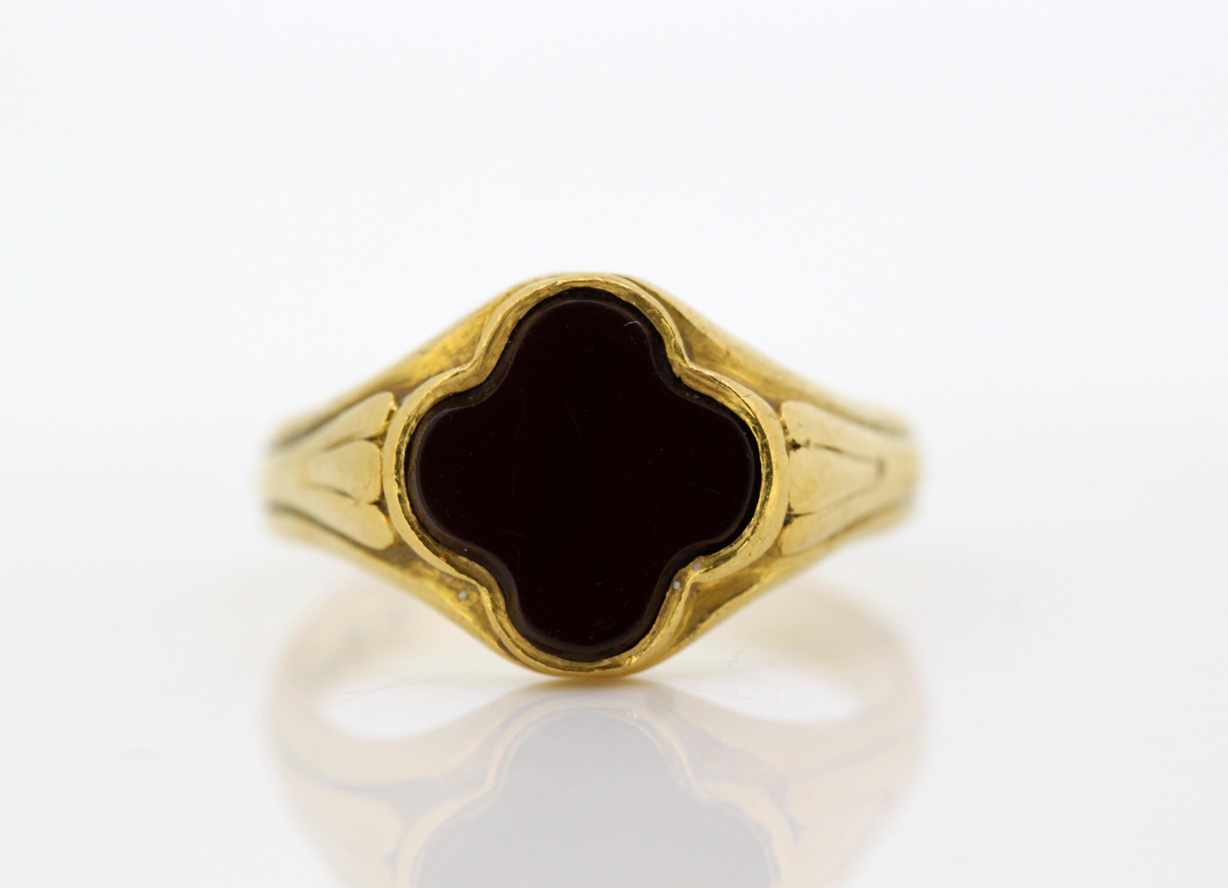 Antique Victorian 22kt yellow gold mens ring with carnelian stone and 
