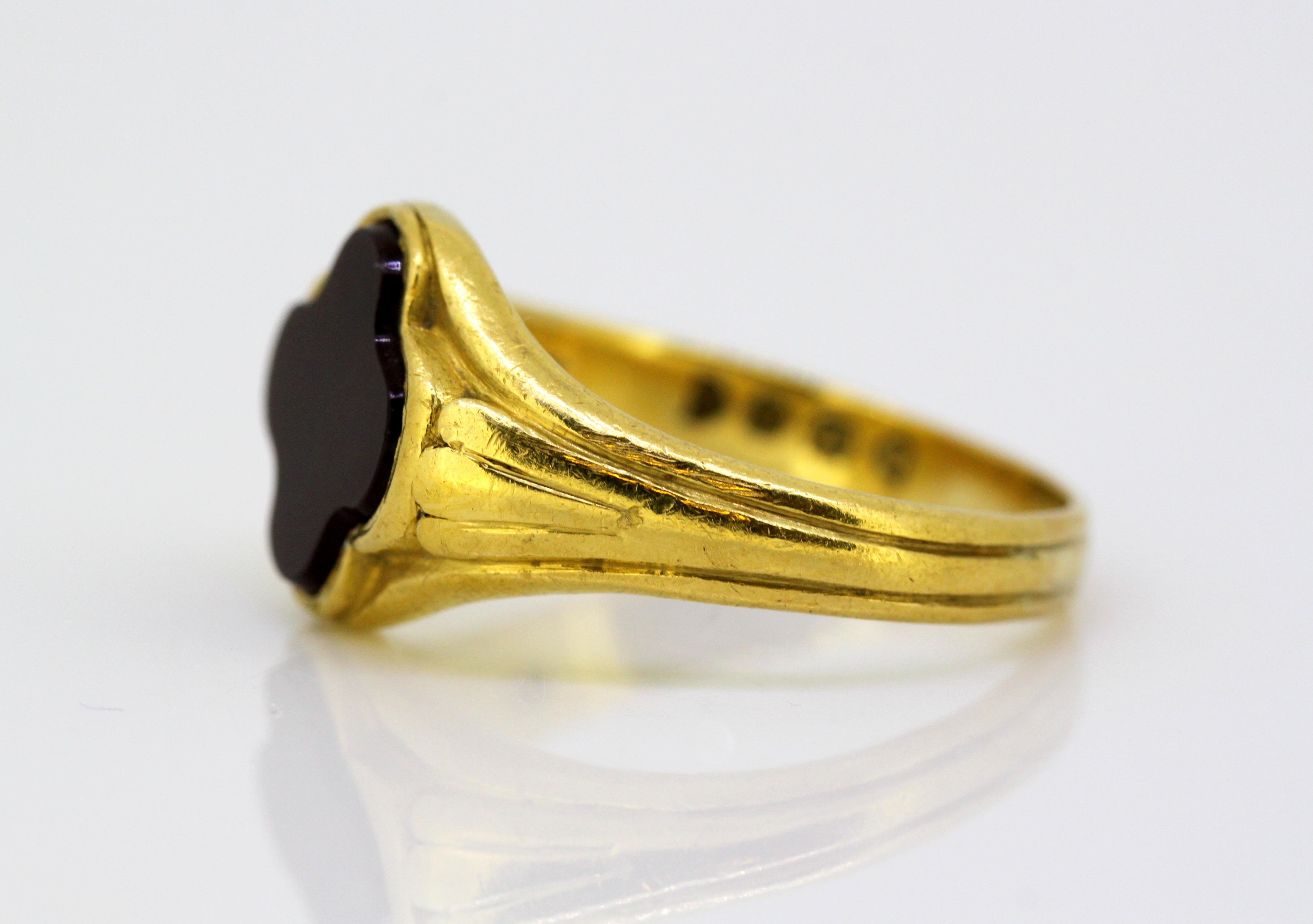 Late Victorian Victorian 22 Karat Yellow Gold Men's Ring with Carnelian Stone, London, 1892