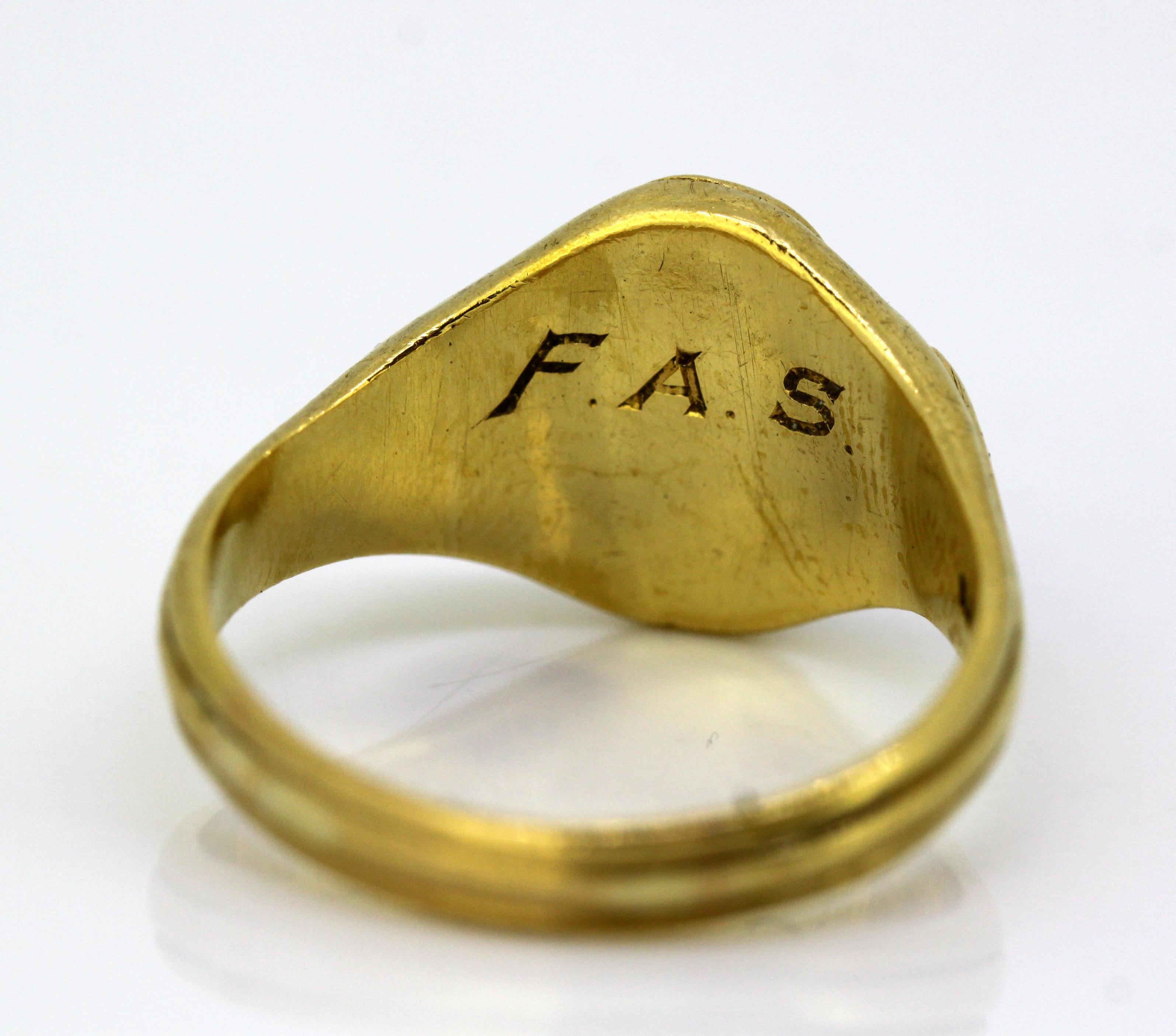 Victorian 22 Karat Yellow Gold Men's Ring with Carnelian Stone, London, 1892 1