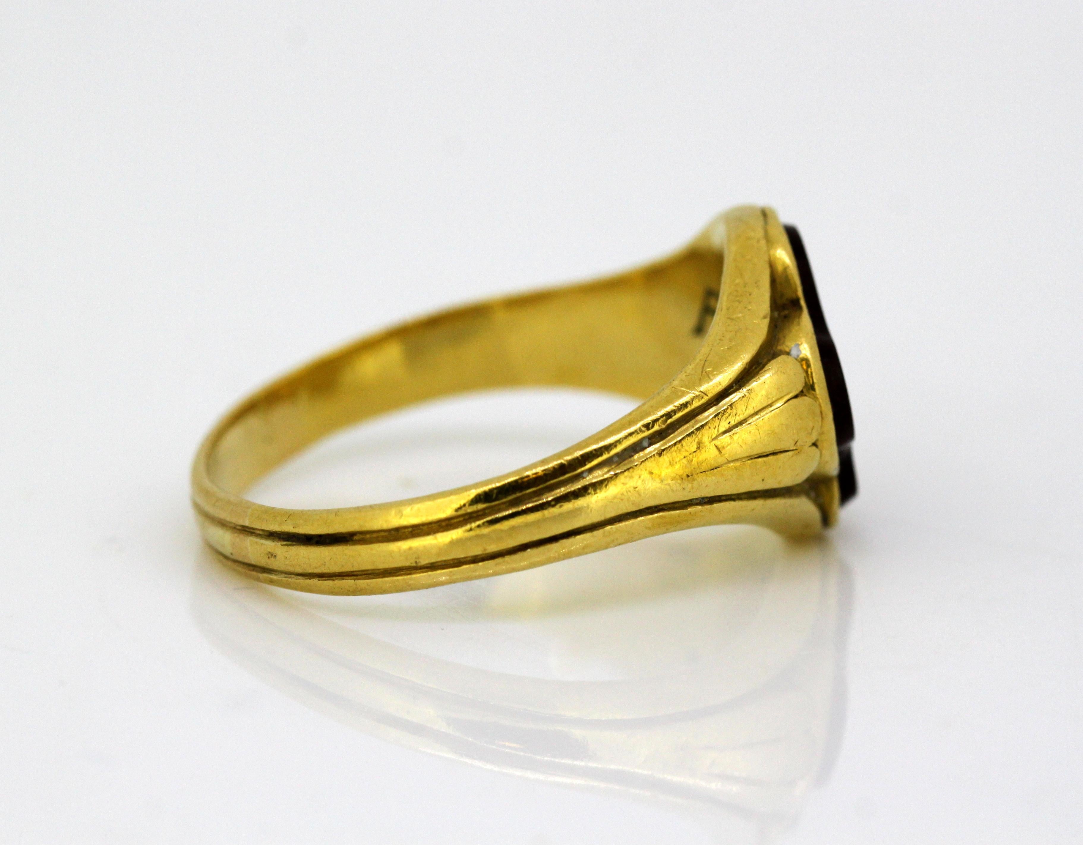 Victorian 22 Karat Yellow Gold Men's Ring with Carnelian Stone, London, 1892 2