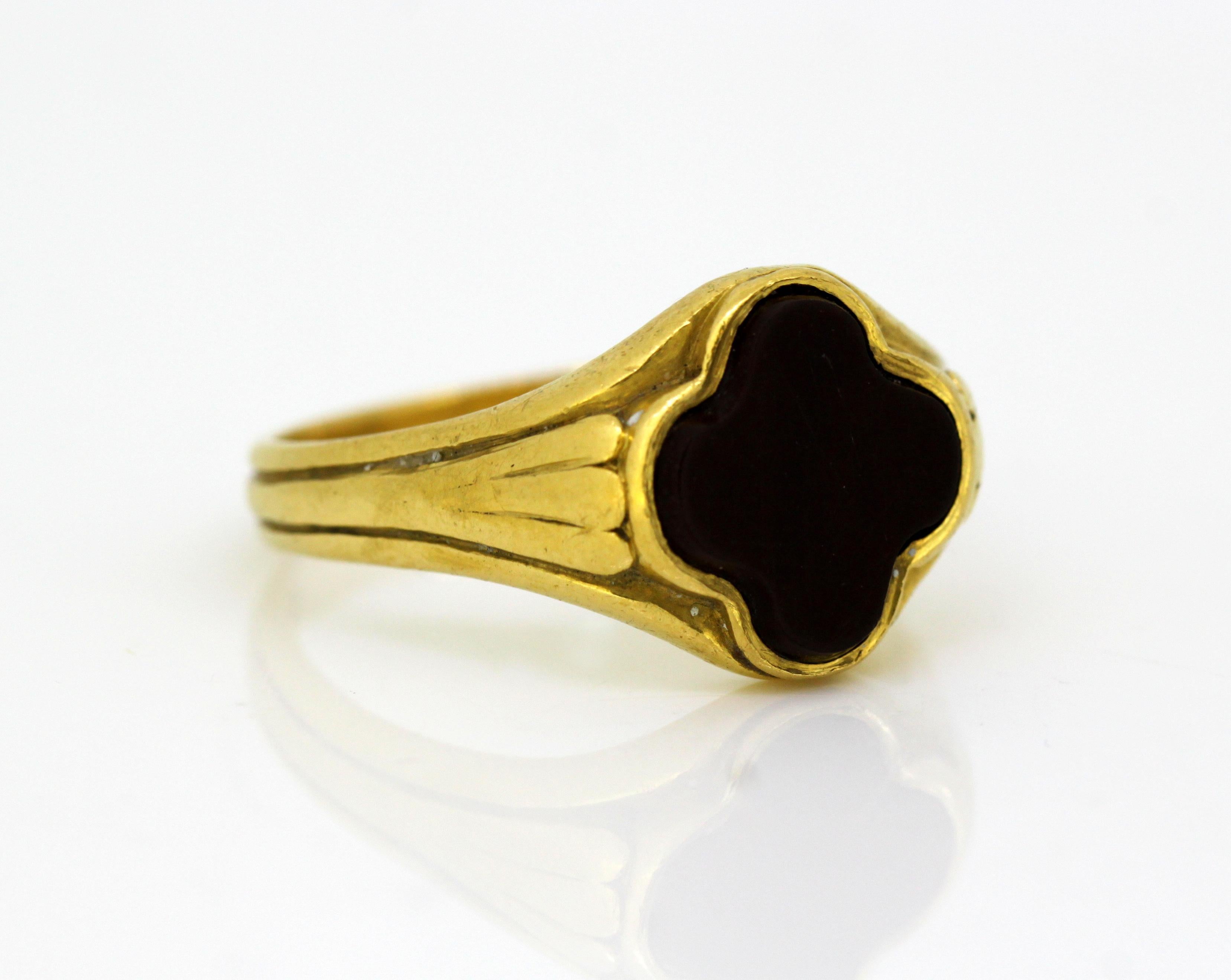 Victorian 22 Karat Yellow Gold Men's Ring with Carnelian Stone, London, 1892 3