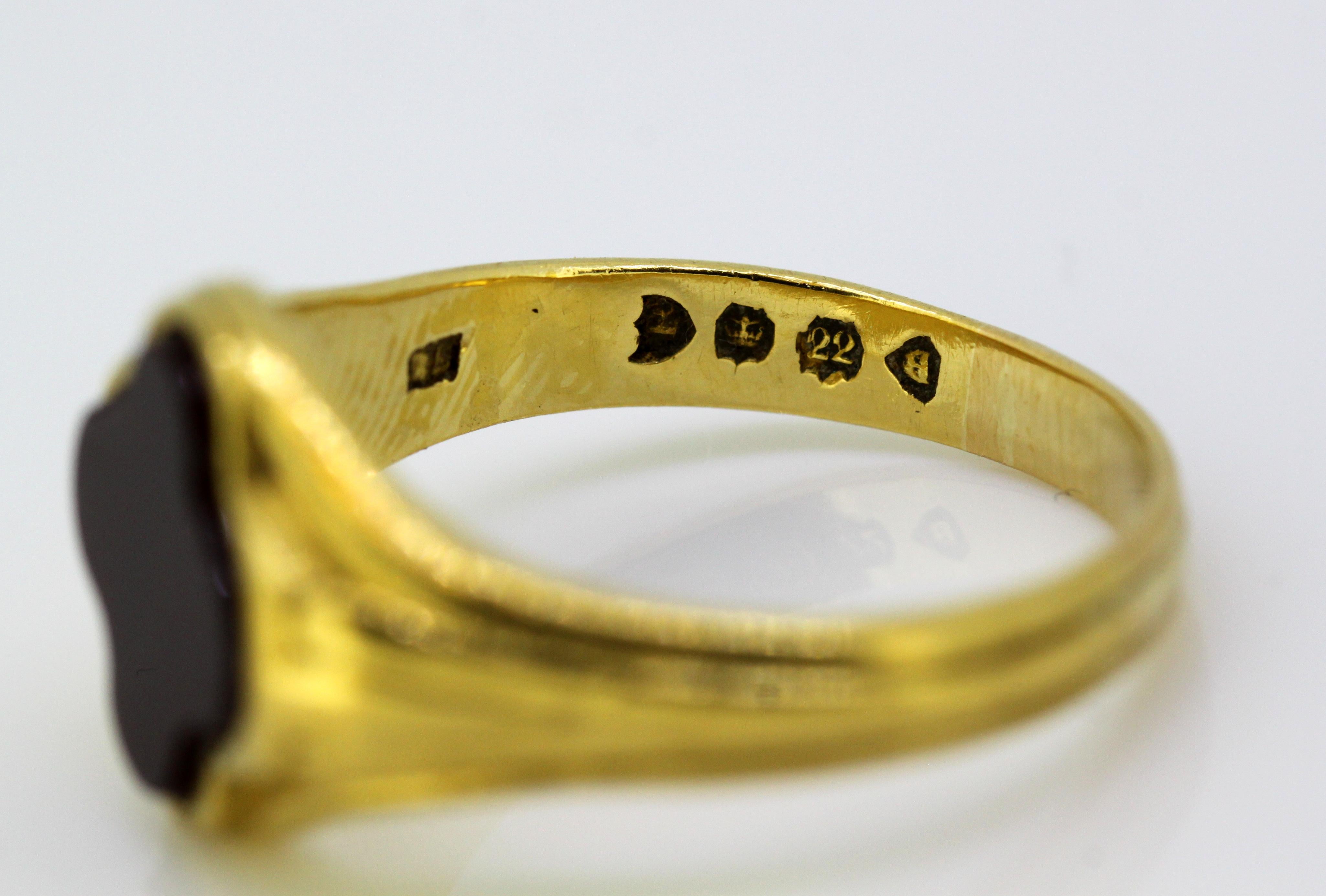 Victorian 22 Karat Yellow Gold Men's Ring with Carnelian Stone, London, 1892 5