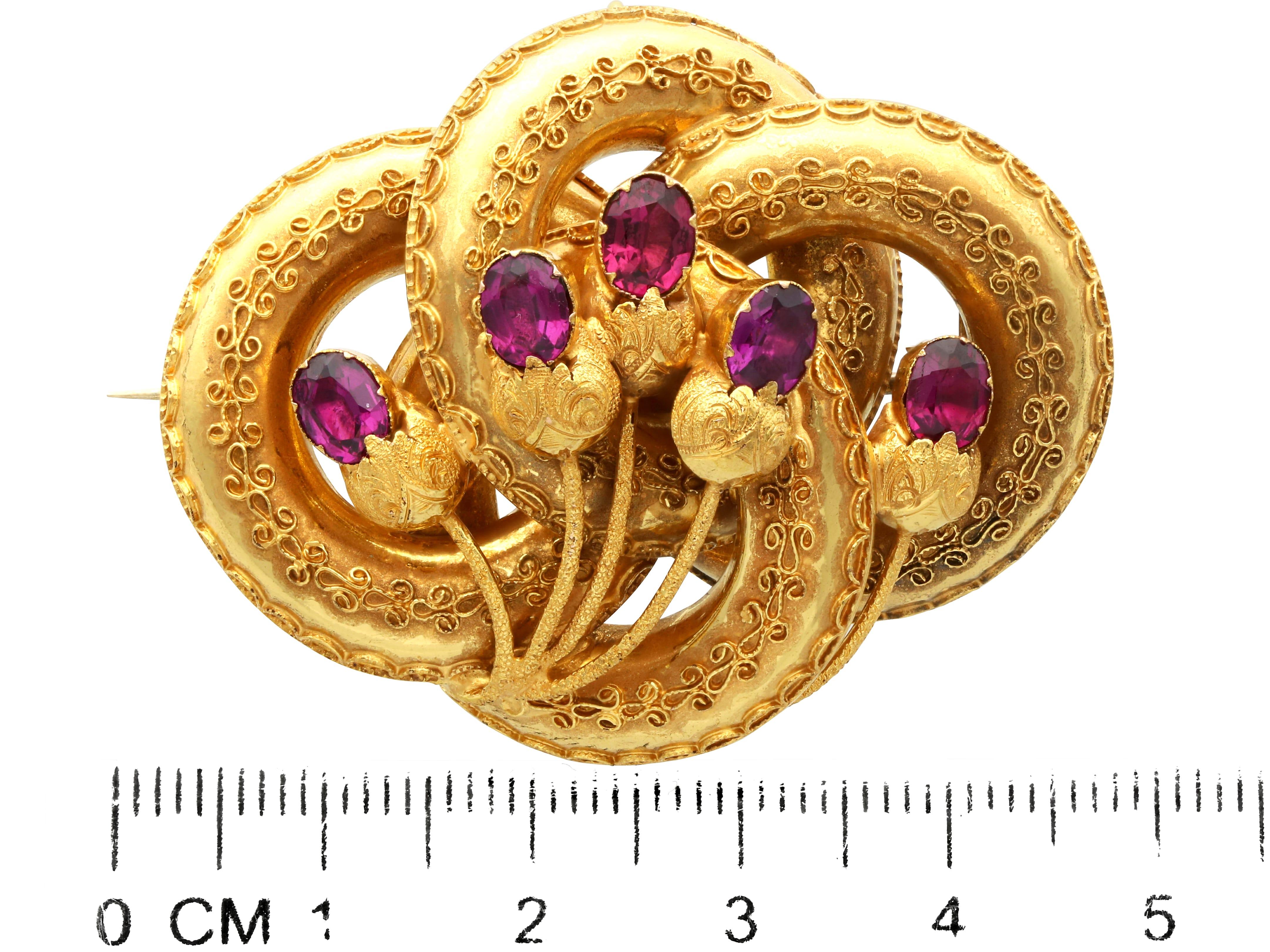 Women's or Men's Victorian 2.35 carat and 21k Yellow Gold Brooch For Sale