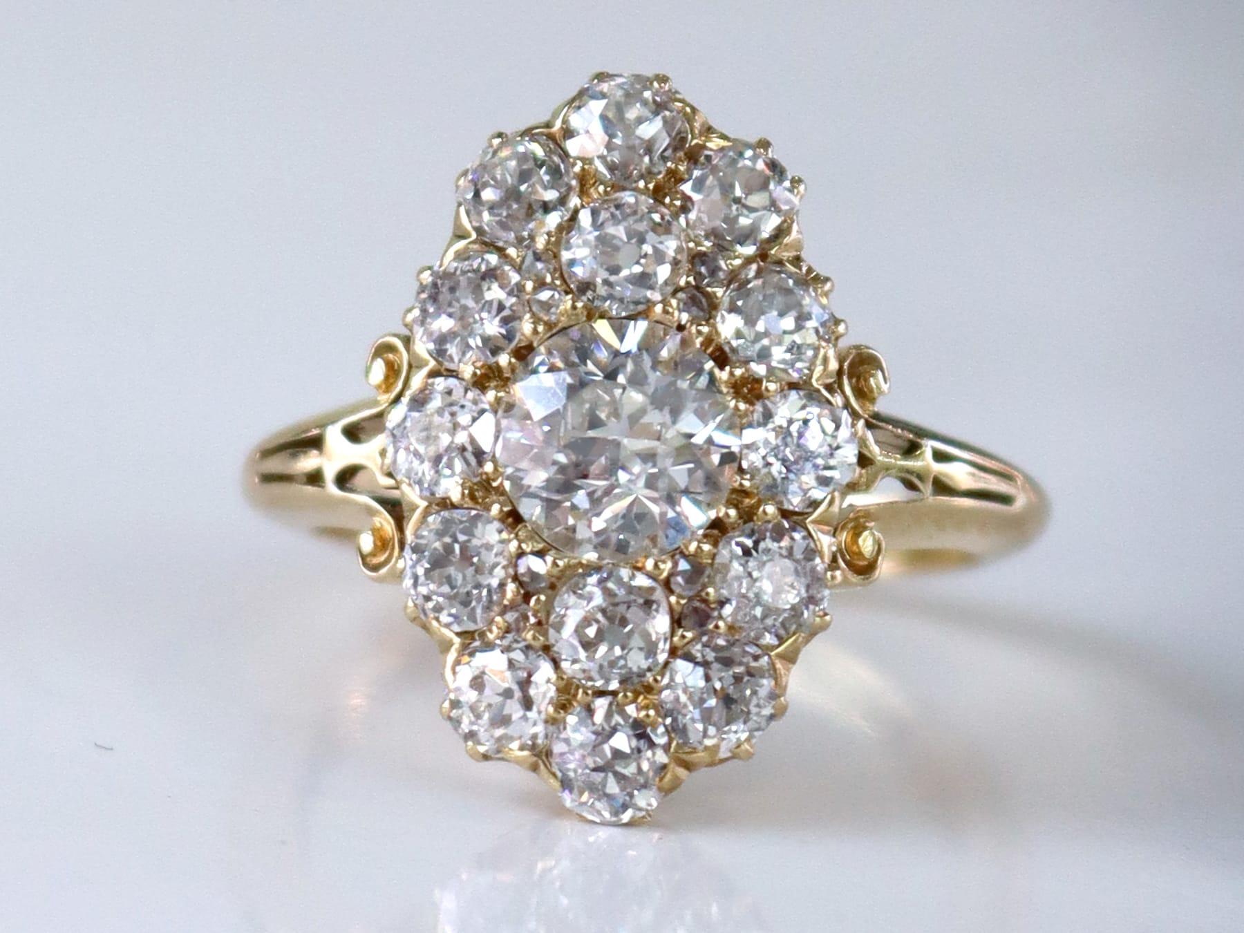 Anillo de cóctel victoriano de oro amarillo y diamantes de 2,35 quilates Victoriano en venta