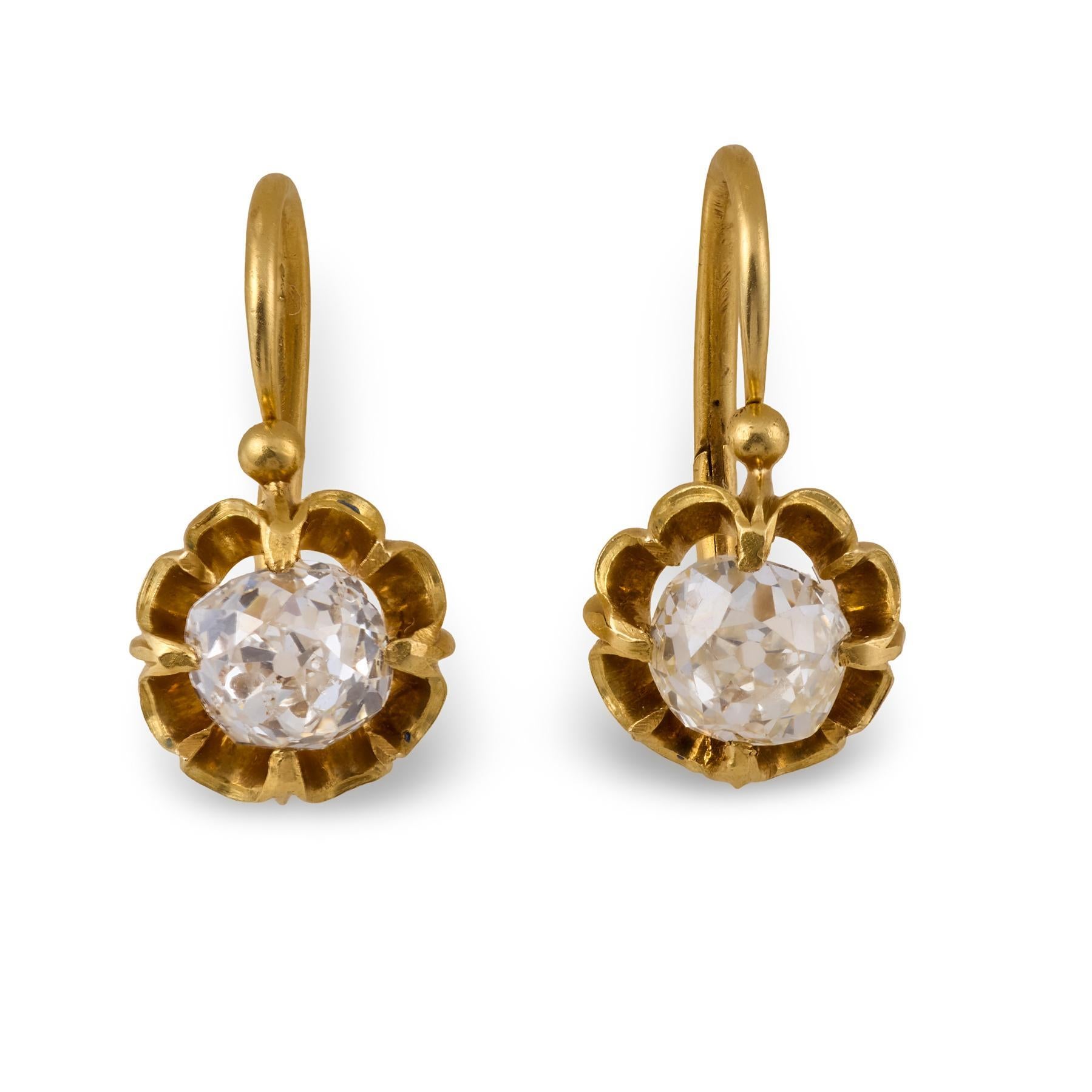 Orecchini vittoriani in oro giallo 18k con diamante taglio old mine da 2,40 carati