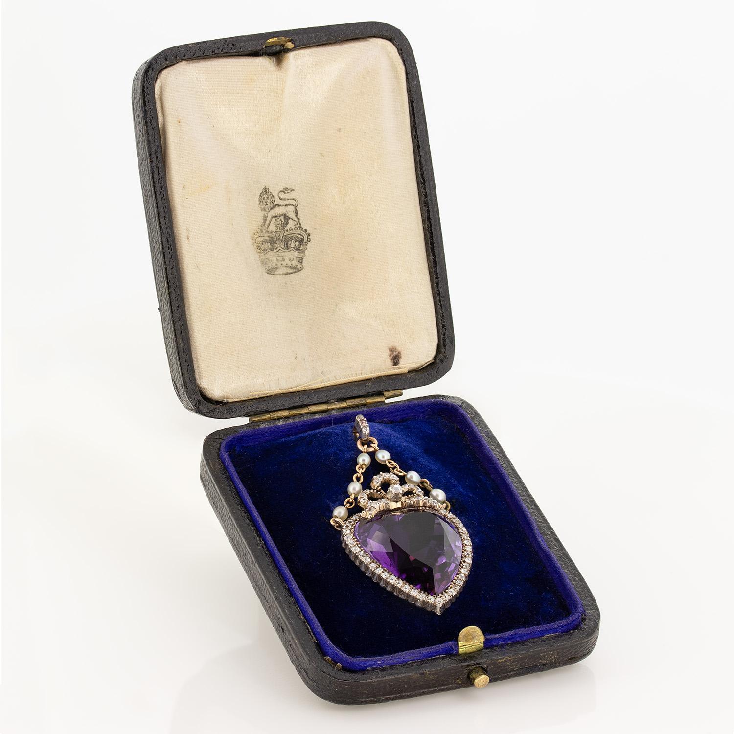 Cuore Ciondolo vittoriano con diamante ametista e perla da 24,00 ct, 1880 ca. in vendita