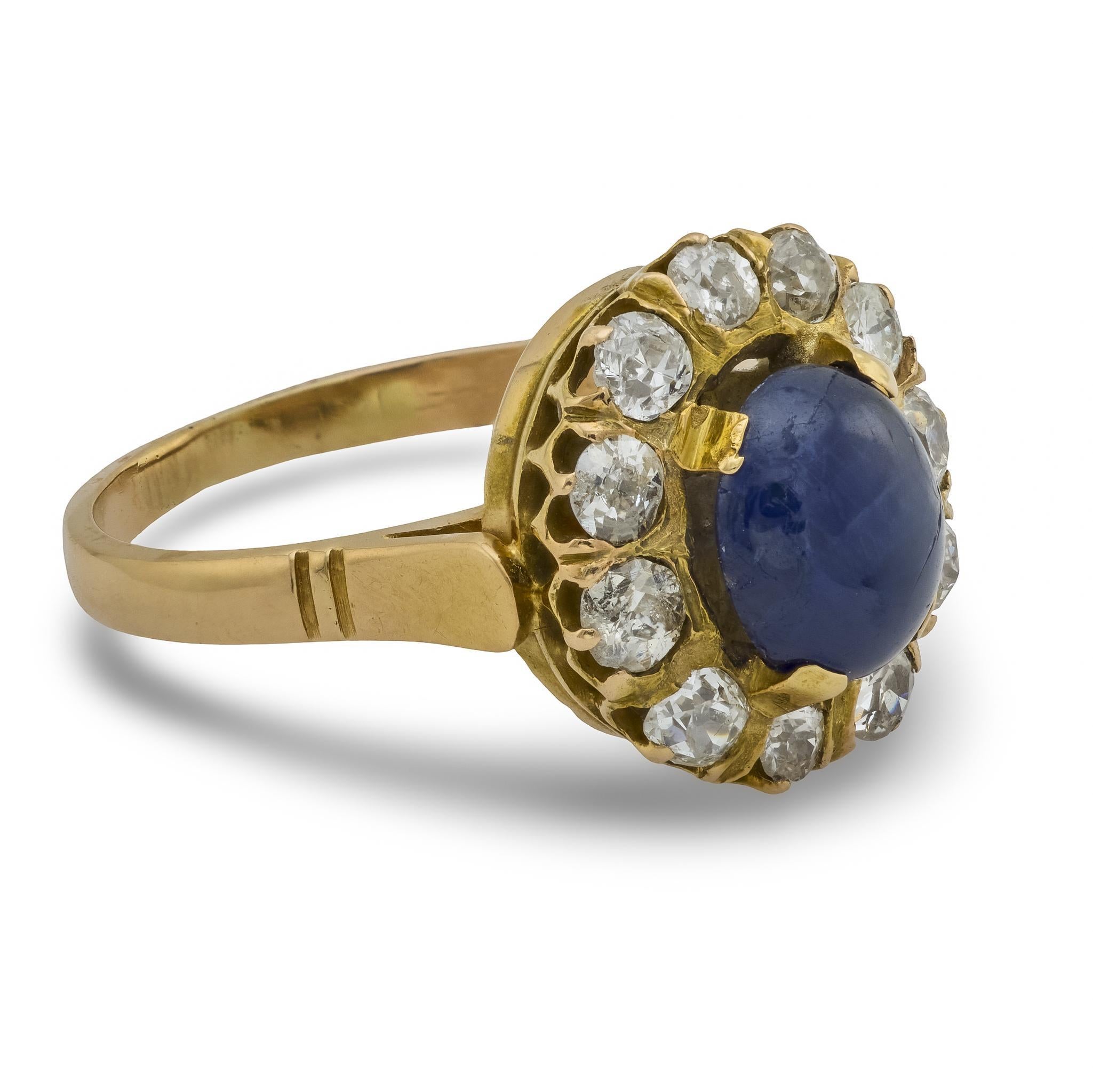 Women's Victorian 2.50 carat cabochon sapphire diamond 18k yellow gold ring For Sale