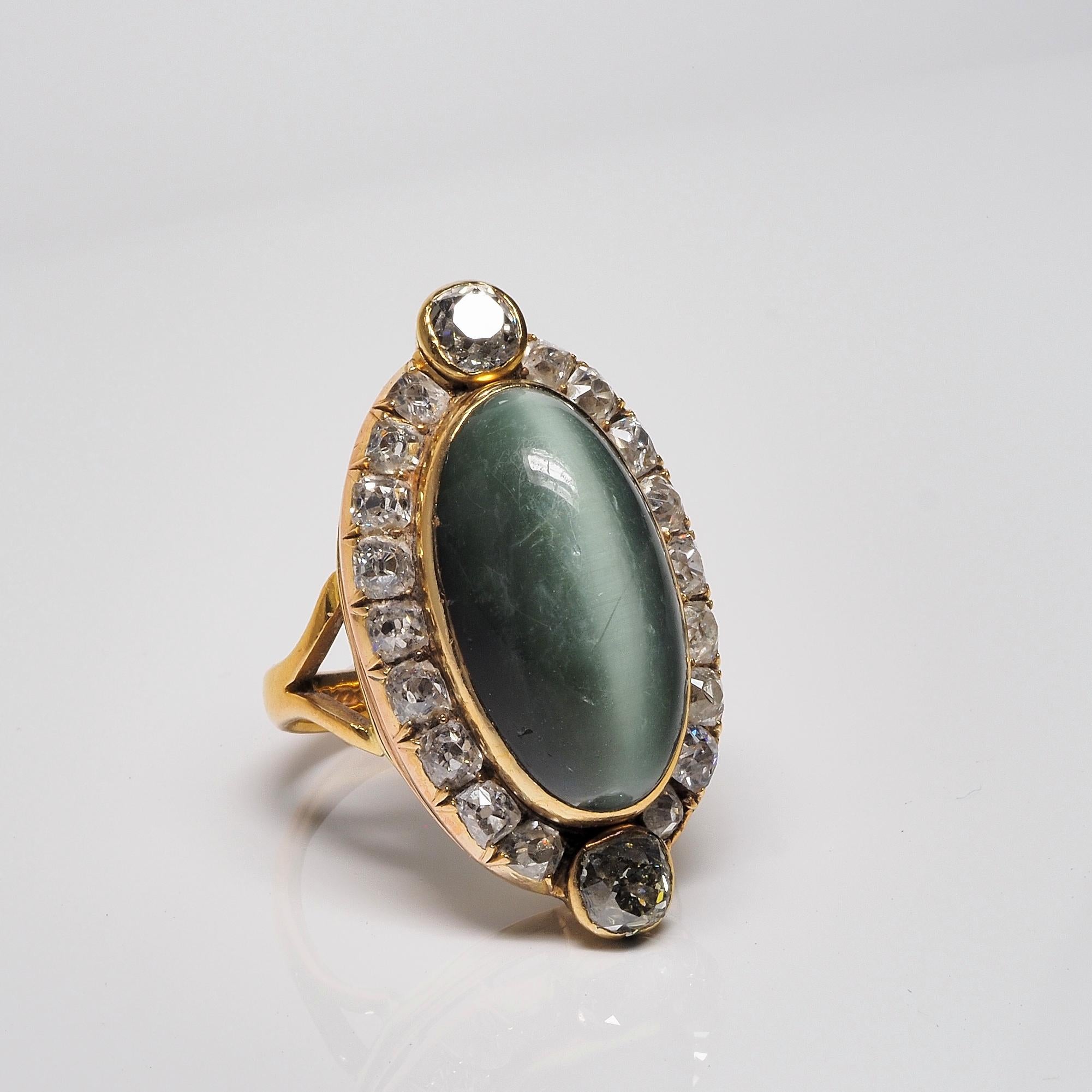 Cabochon Victorian 25.90 Ct Chrysoberyl Cat's Eye 3.30 Diamond Rare ring For Sale