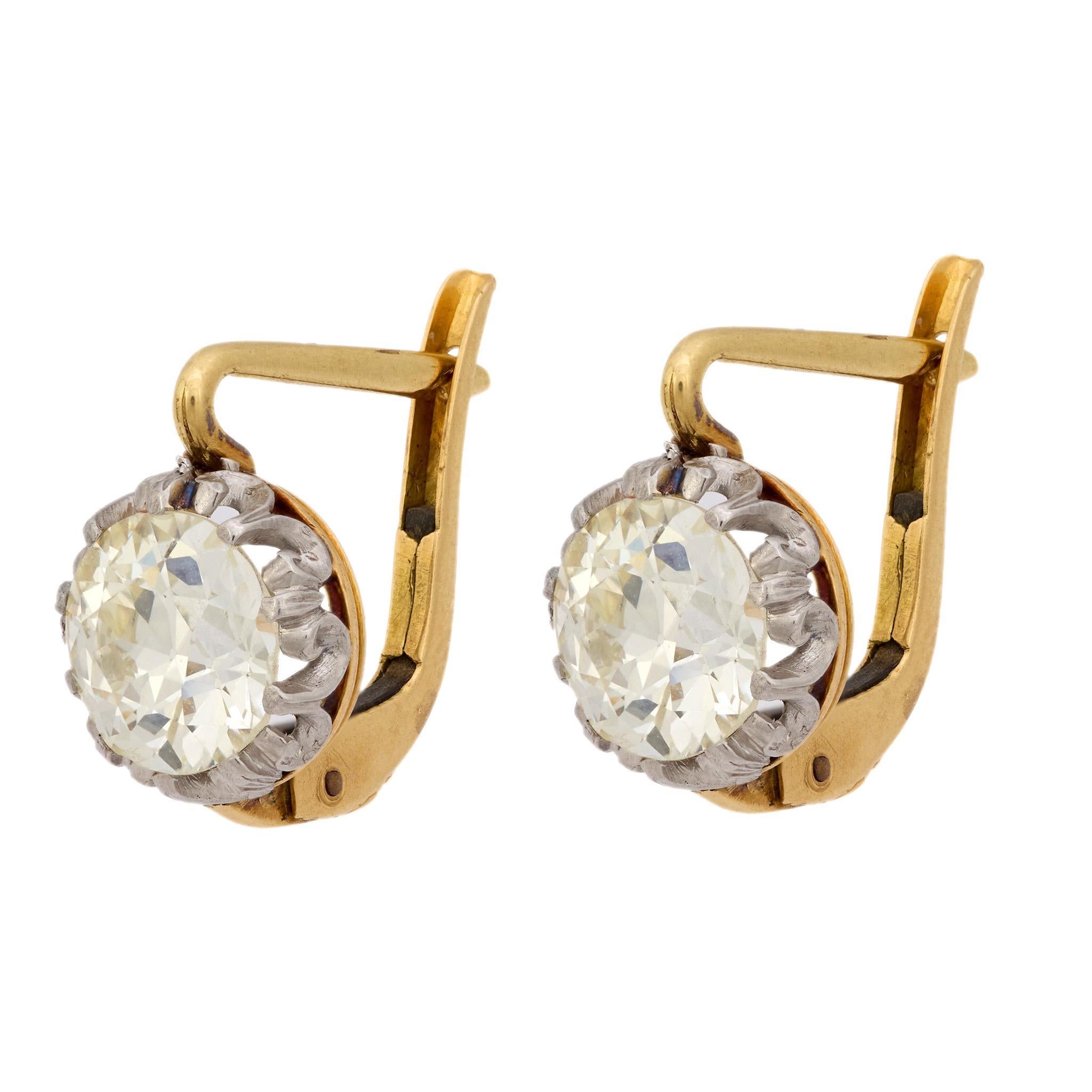 Victorien Boucles d'oreilles victoriennes en or jaune 18k et platine avec diamant de 2,60 carats en vente