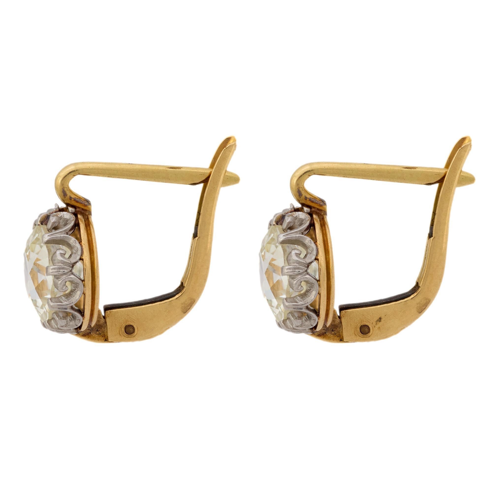 Boucles d'oreilles victoriennes en or jaune 18k et platine avec diamant de 2,60 carats Bon état - En vente à Beverly Hills, CA