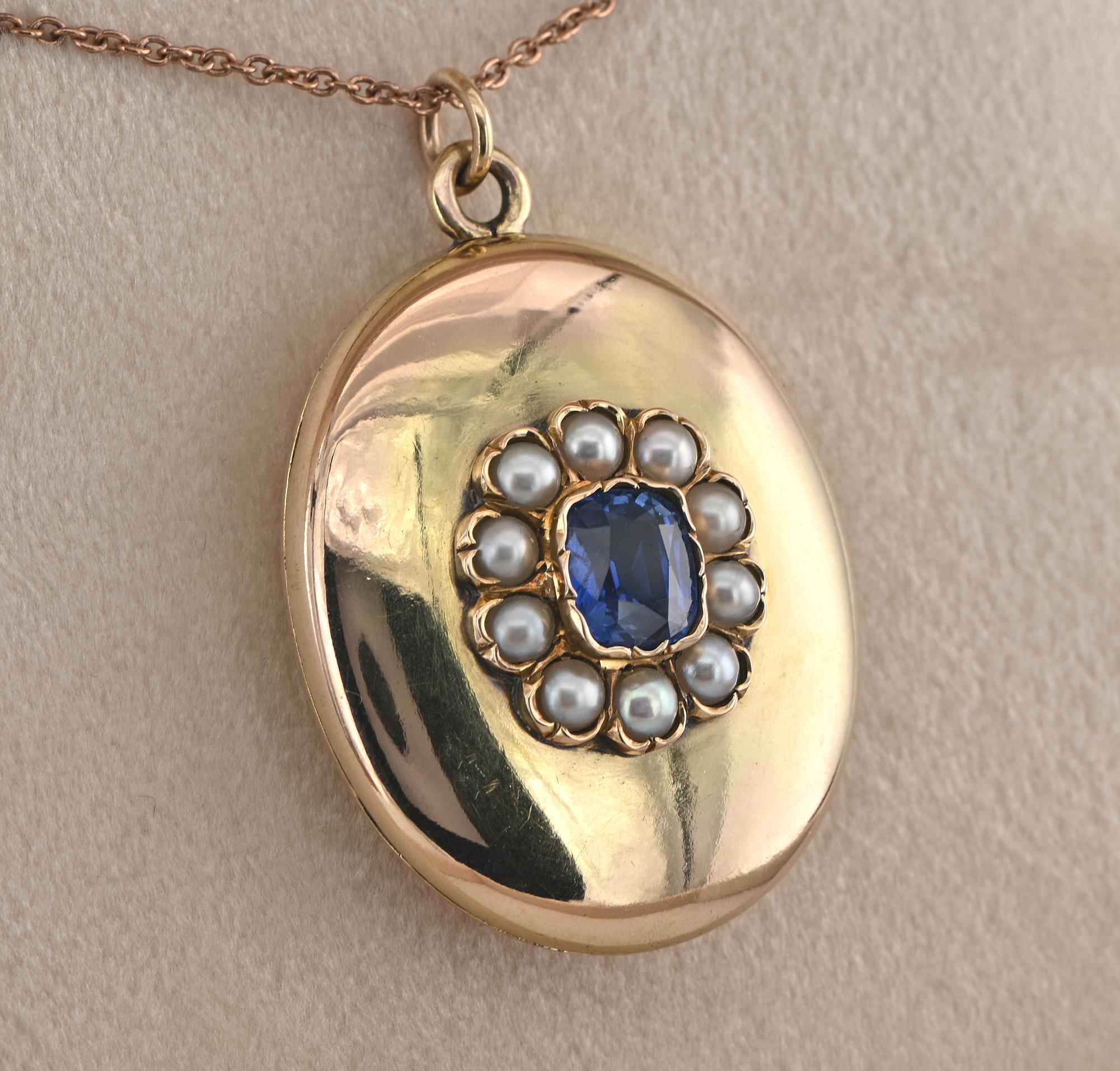 Victorian Remembrance
This beautiful and rare locket is Victorian period, 1870 /80 ca. Russian origin – 56 Solotnik yellow gold (14 kt)
Good sized, entirely hand crafted of solid 14 KT gold, it has long worked as a keeper of romance or past