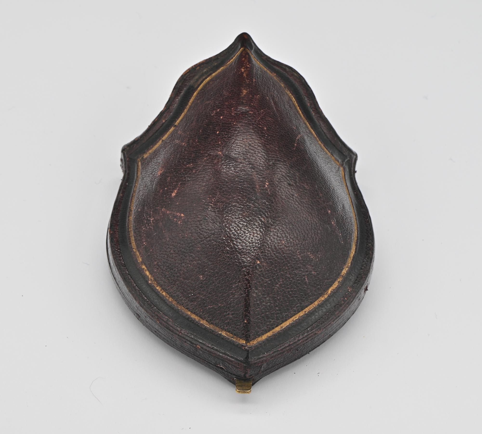 Médaillon russe victorien en perles de saphir naturel de Ceylan de 2,60 carats en vente 2