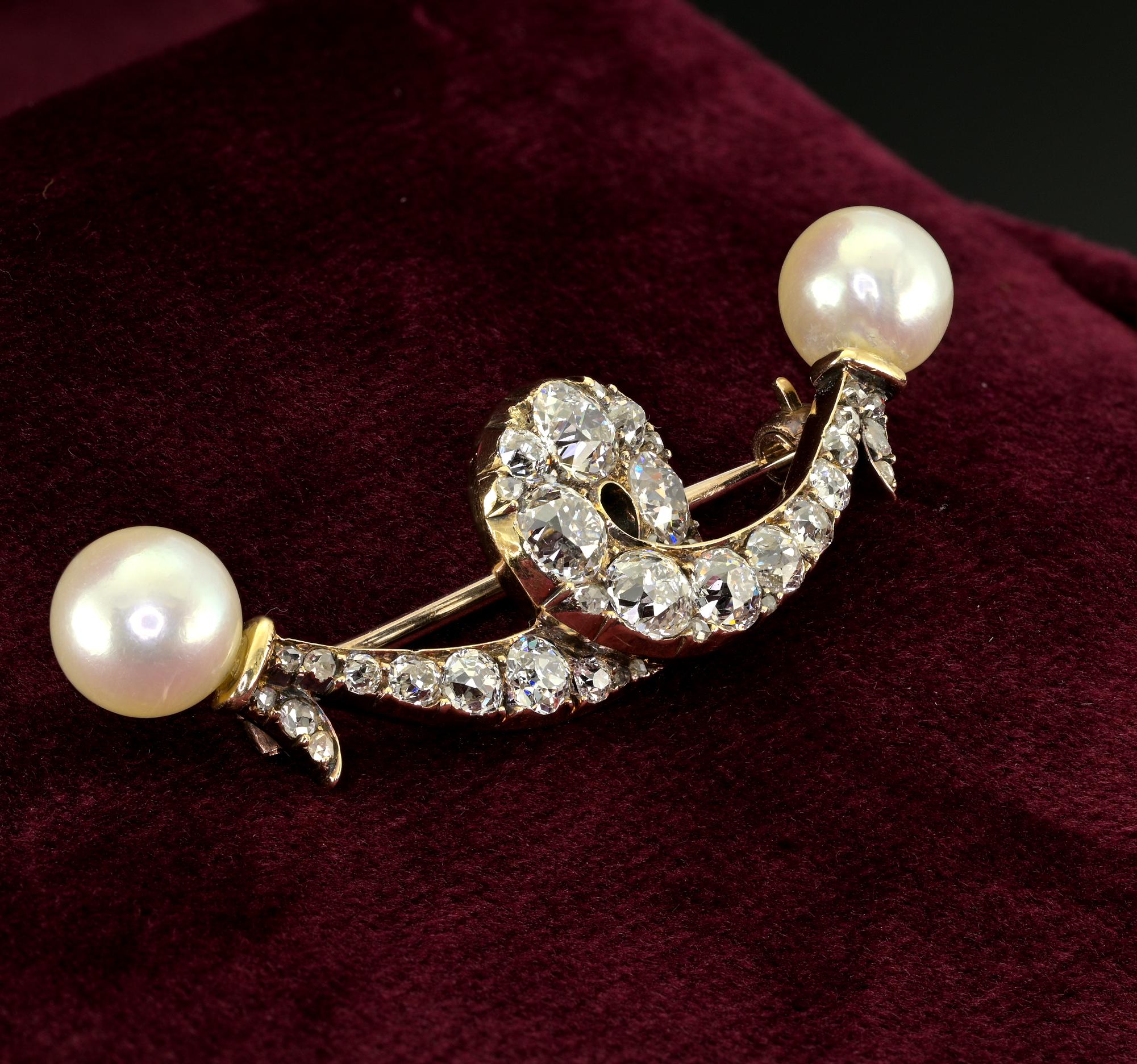 Victorian 2.60 Ct Diamond Natural Pearl Bow Brooch 18 KT In Good Condition For Sale In Napoli, IT