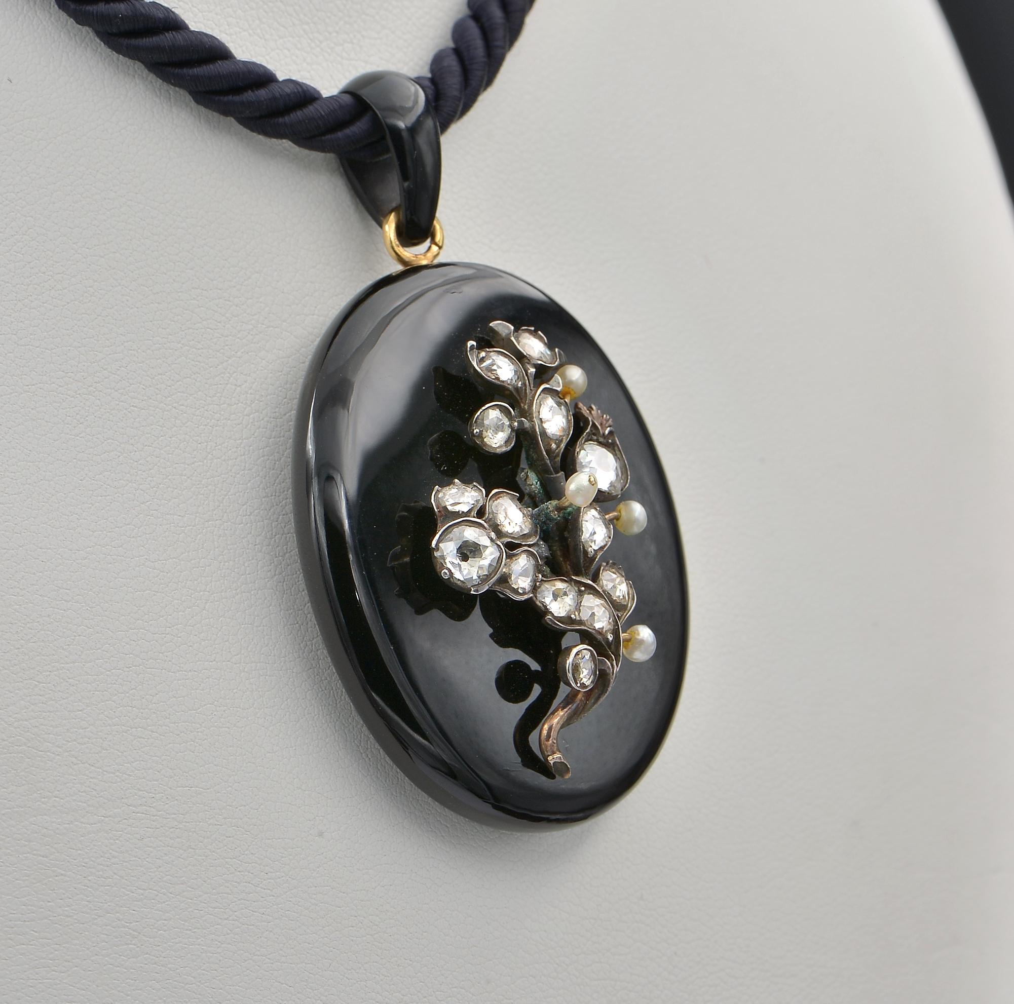 Mourning as treasure
Victorian 1880 ca. spectacular example of large morning locket carved from Black Onyx including the bail, loaded with Diamonds,mounted in solid 18 KT gold with silver portions for the Diamonds set
A magnificent example of