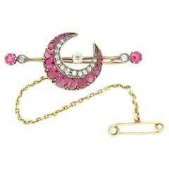 Broche victoriano de media luna de rubíes y diamantes de 2,60 ct, c.1880