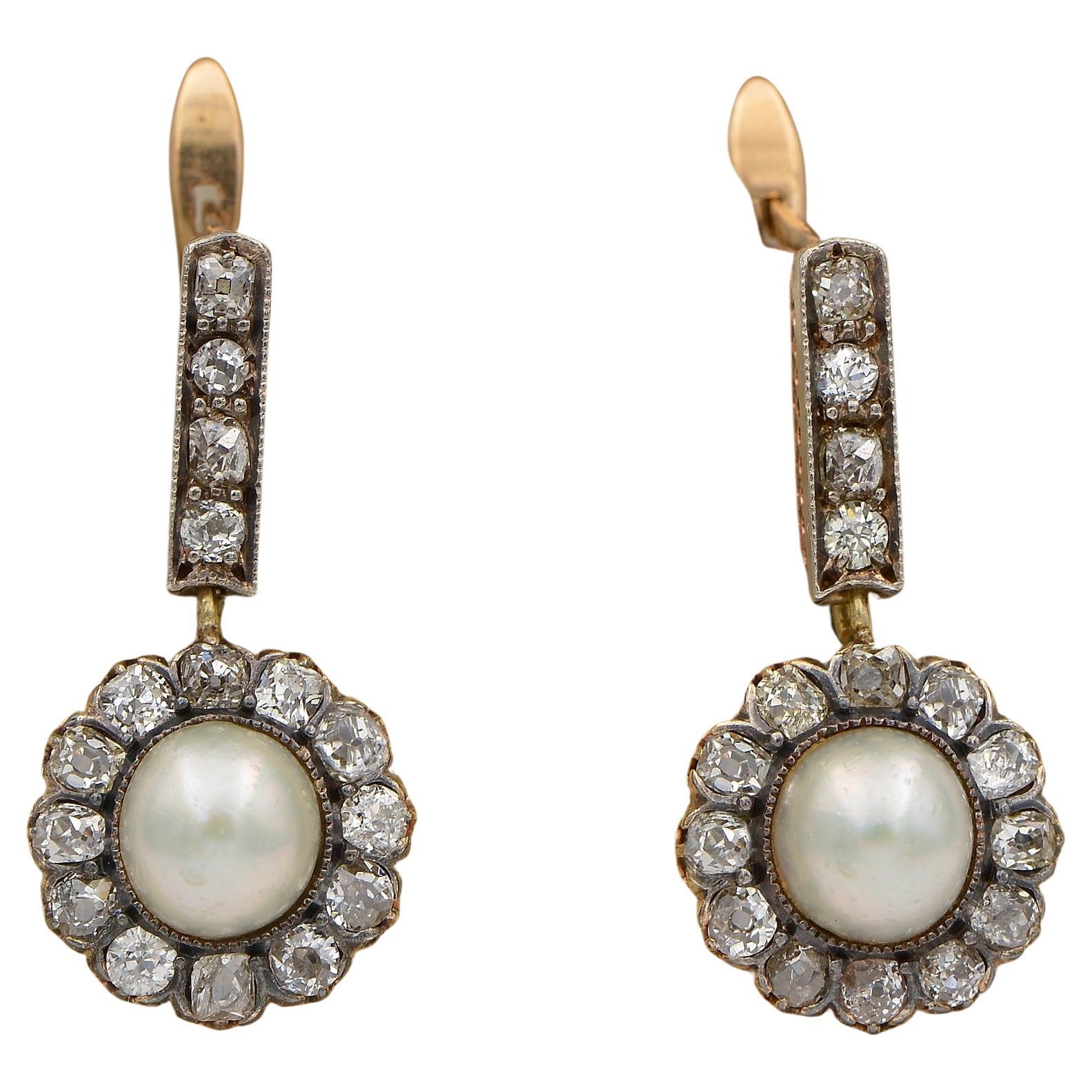 Boucles d'oreilles pendantes victoriennes en perles naturelles de 2,90 carats et diamants de 2,60 carats