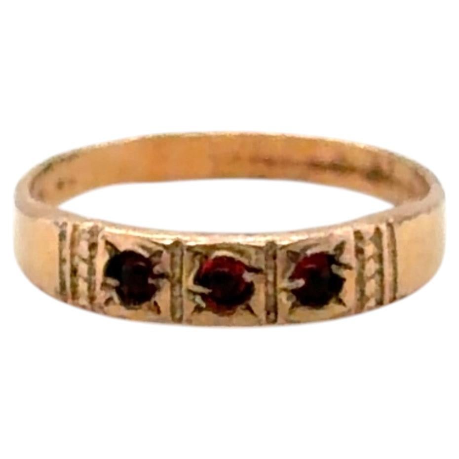 Anillo Victoriano 3 Piedras Granate Bebé Oro Amarillo 14K Antiguo Original Años 1850