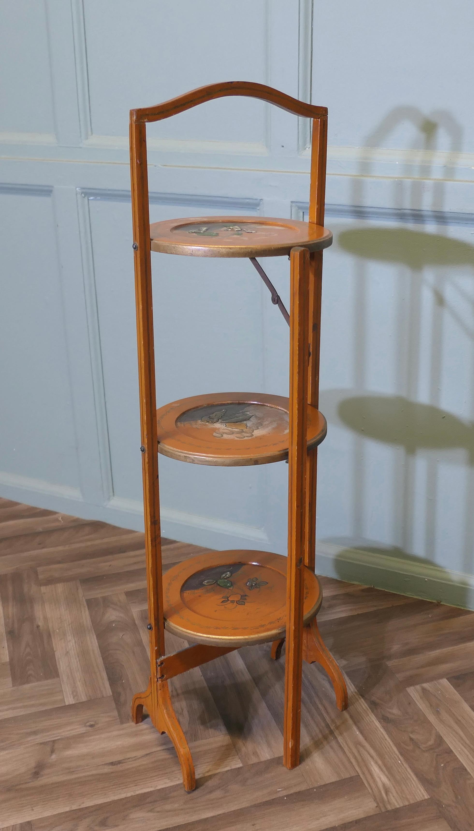 Victorian 3 Tier Oriental Cake Stand  A charming piece, in Burnt Orange Lacquer im Zustand „Gut“ im Angebot in Godshill, Isle of Wight
