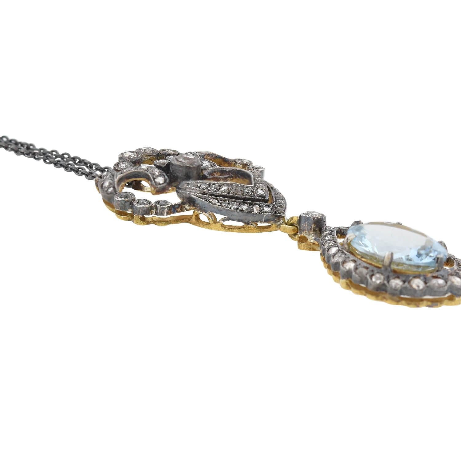 Taille ovale Collier pendentif victorien en aigue-marine de 3,00 carats et diamants