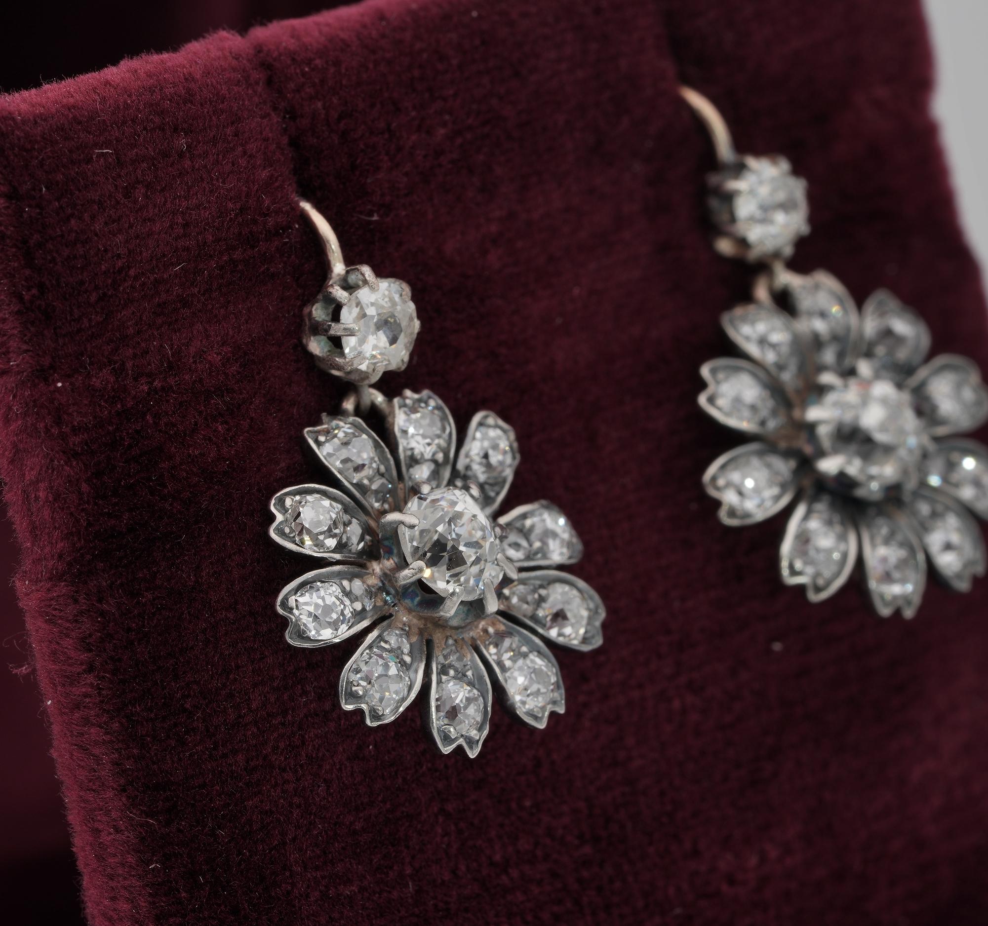 Victorian 3.00 Carat Old mine Diamond Prettiest Flower Drop Earrings In Fair Condition In Napoli, IT