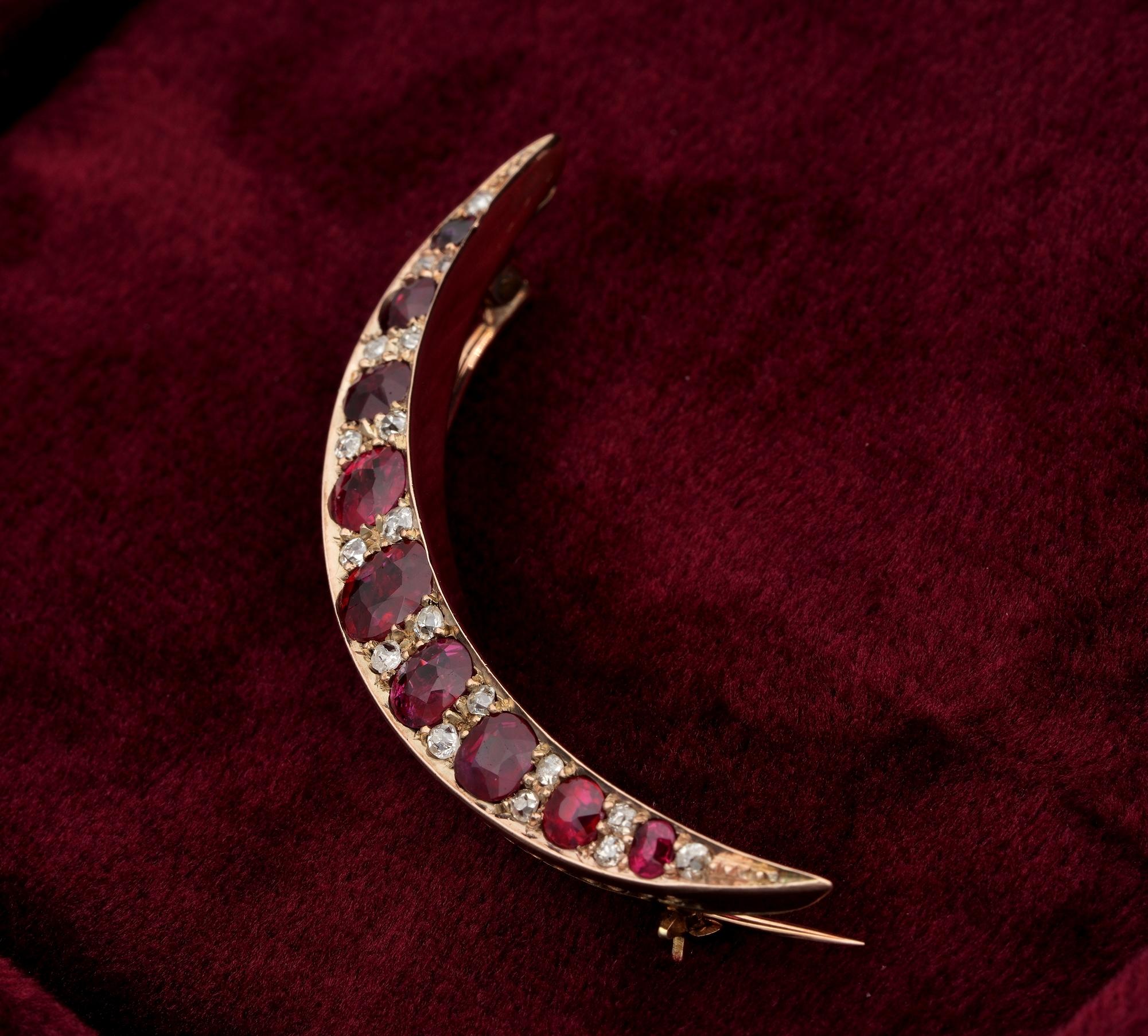 Victorian 3.00 Ct Untreated Ruby .80 Carat Old Mine Diamond Crescent Moon brooch In Good Condition For Sale In Napoli, IT