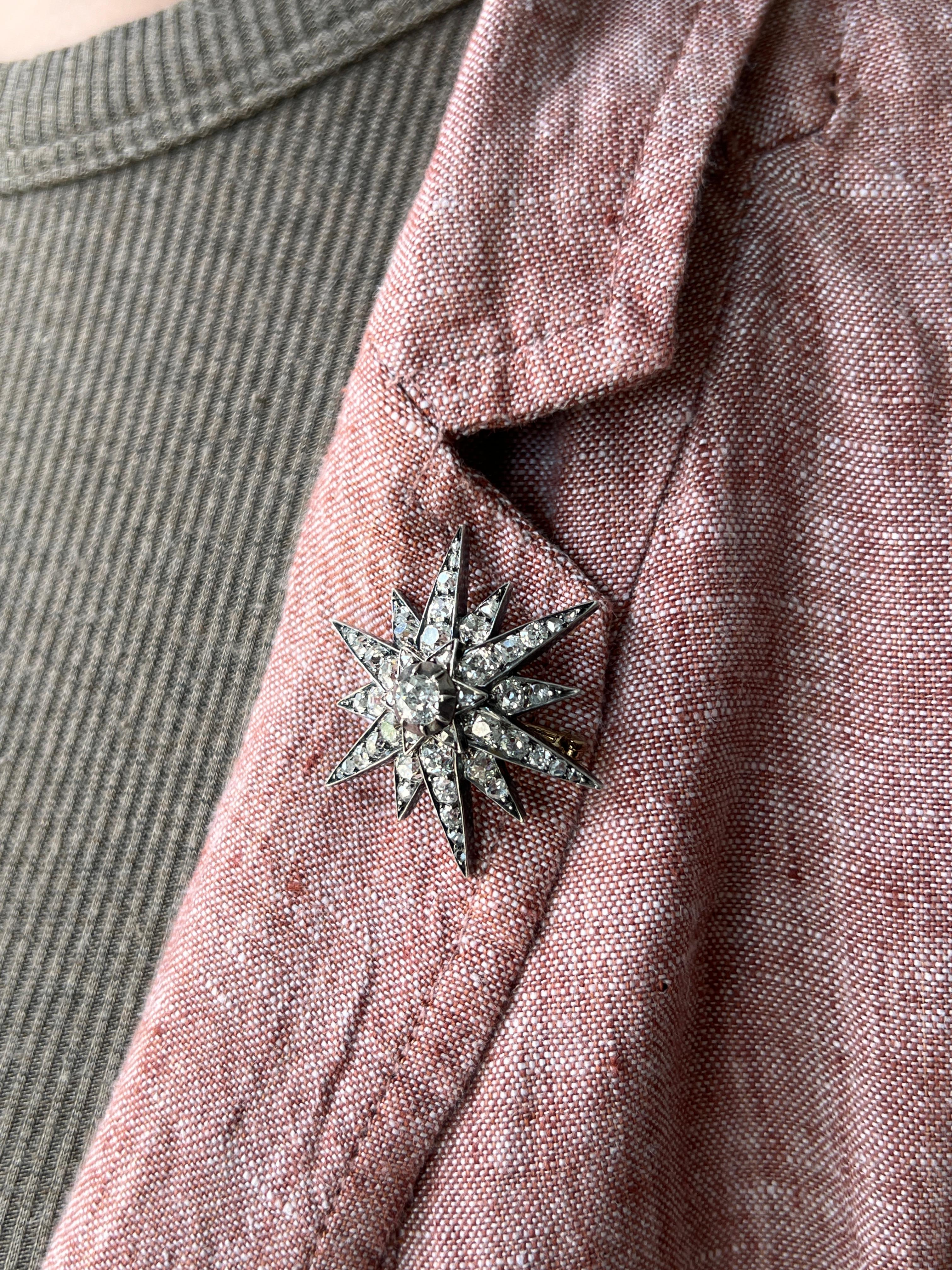 Taglio vecchia miniera Spilla a stella vittoriana in oro e argento 14k da 3,00 tcw con diamante Old Mine Cut del 1870 in vendita