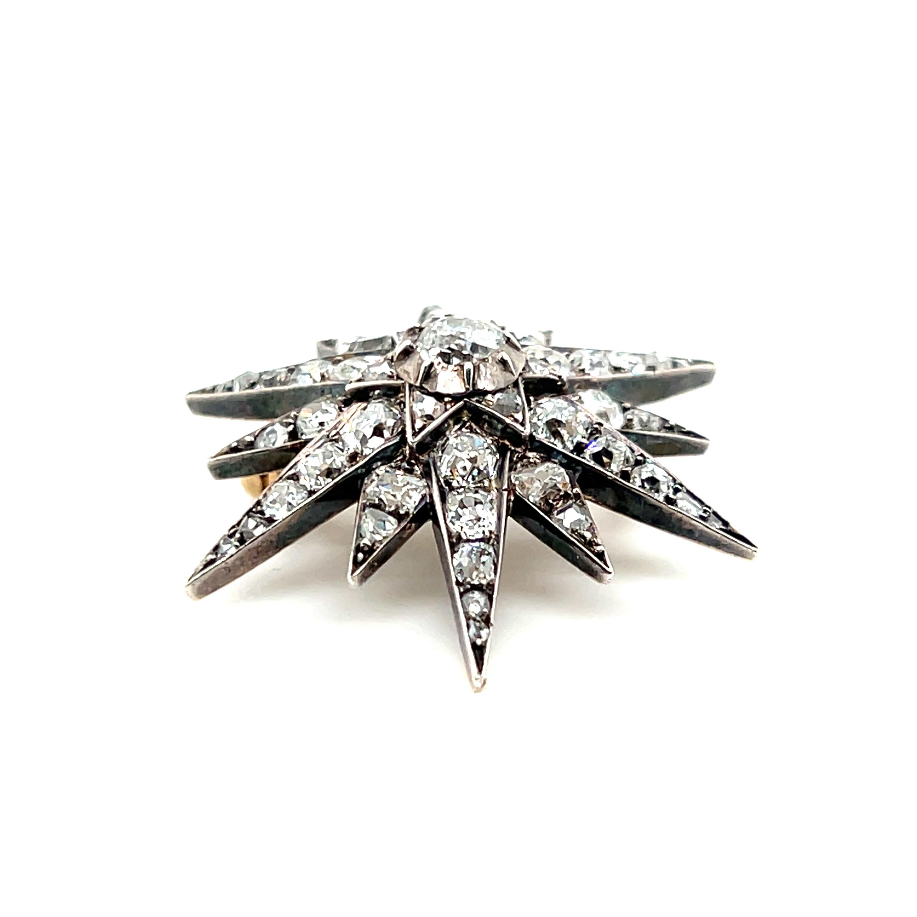 Uomo Spilla a stella vittoriana in oro e argento 14k da 3,00 tcw con diamante Old Mine Cut del 1870 in vendita