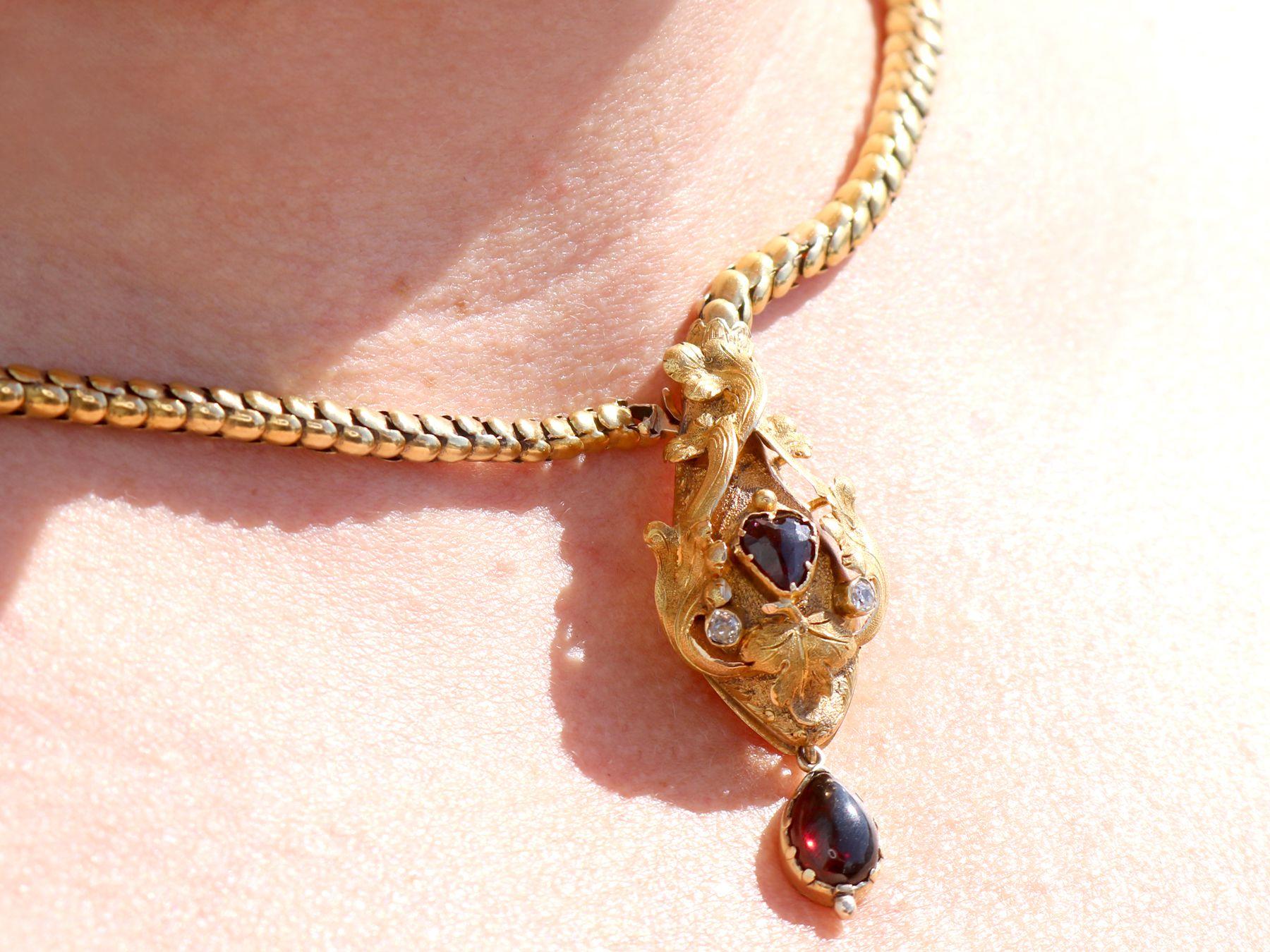 Victorian 3.06 Carat Garnet and Diamond Yellow Gold Snake Necklace For Sale 3