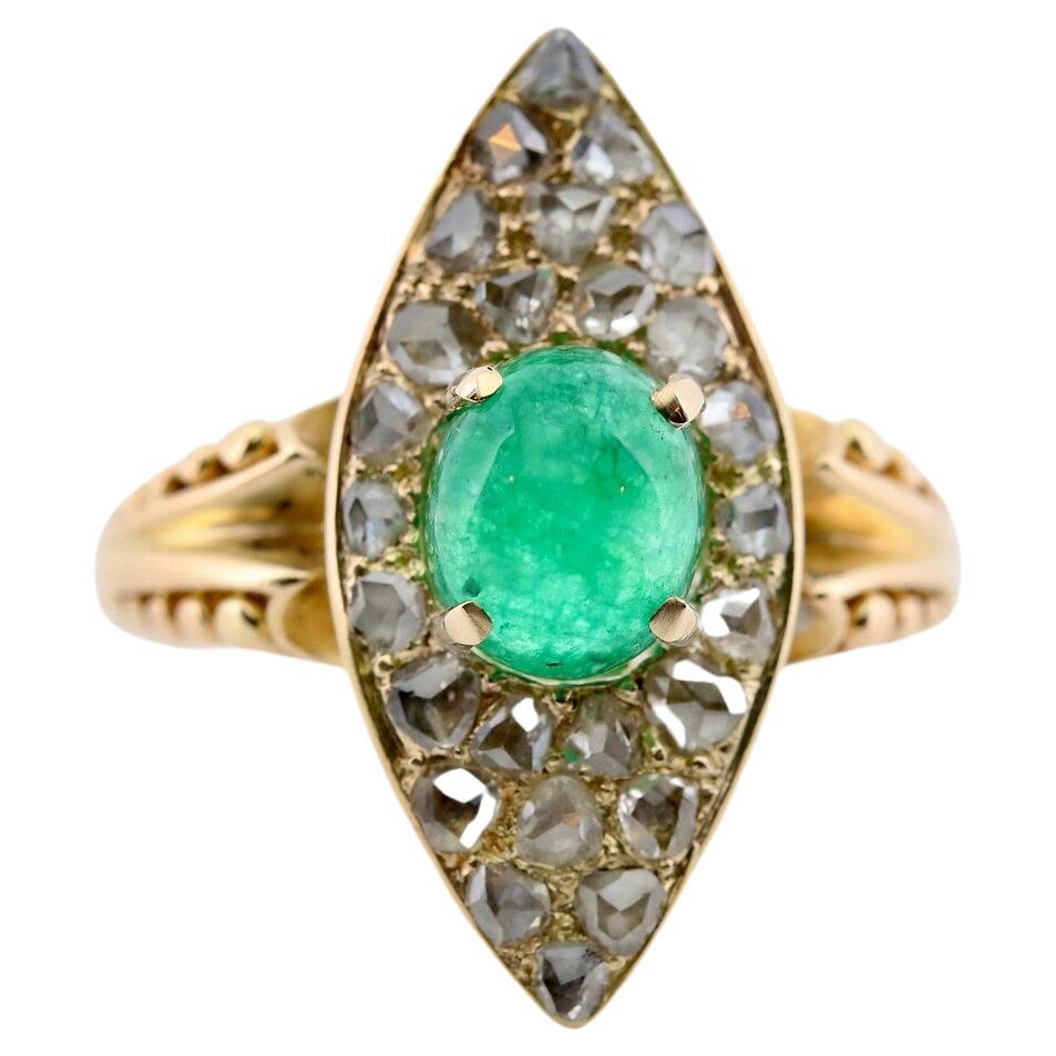 Viktorianischer Ring aus 18 Karat Gelbgold mit 3,08 Karat Cabochon-Smaragd und Diamant