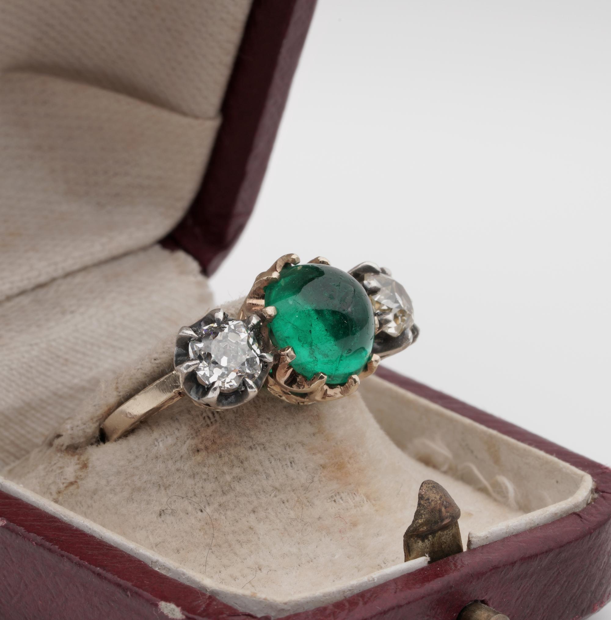 Victorian 3.20 Carat Colombian Emerald 1.45 Carat Diamond Rare Trilogy Ring In Good Condition For Sale In Napoli, IT