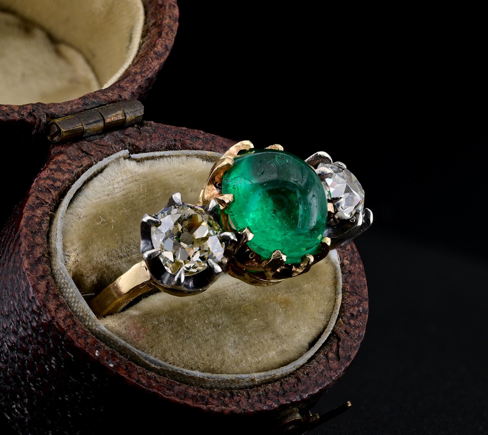 Victorian 3.20 Ct Colombian Emerald 1.45 Ct Diamond Trinity 18 KT Ring In Good Condition For Sale In Napoli, IT
