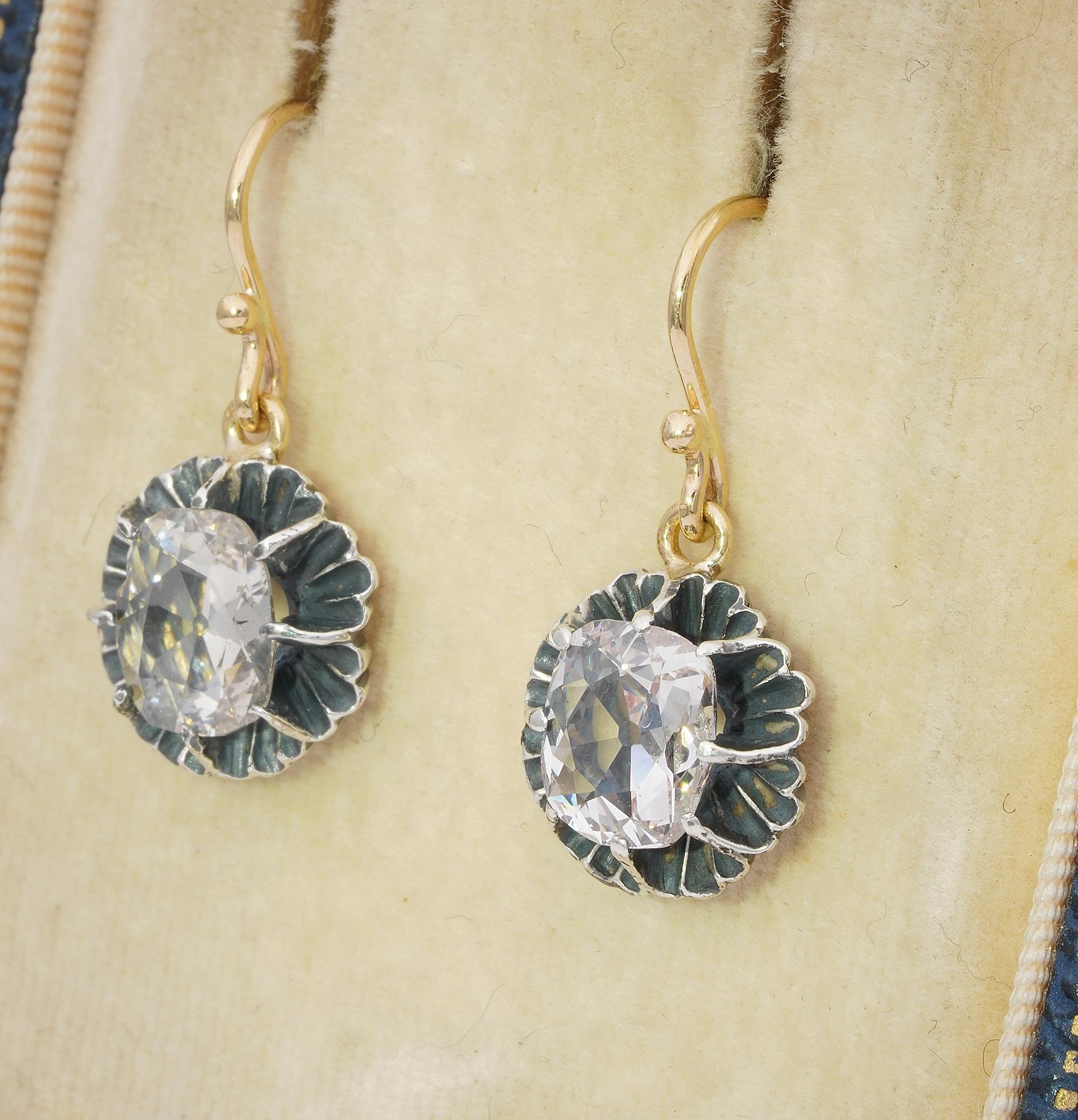 Victorian 3.20 Carat Cushion Diamond Dormeuse Earrings In Good Condition For Sale In Napoli, IT