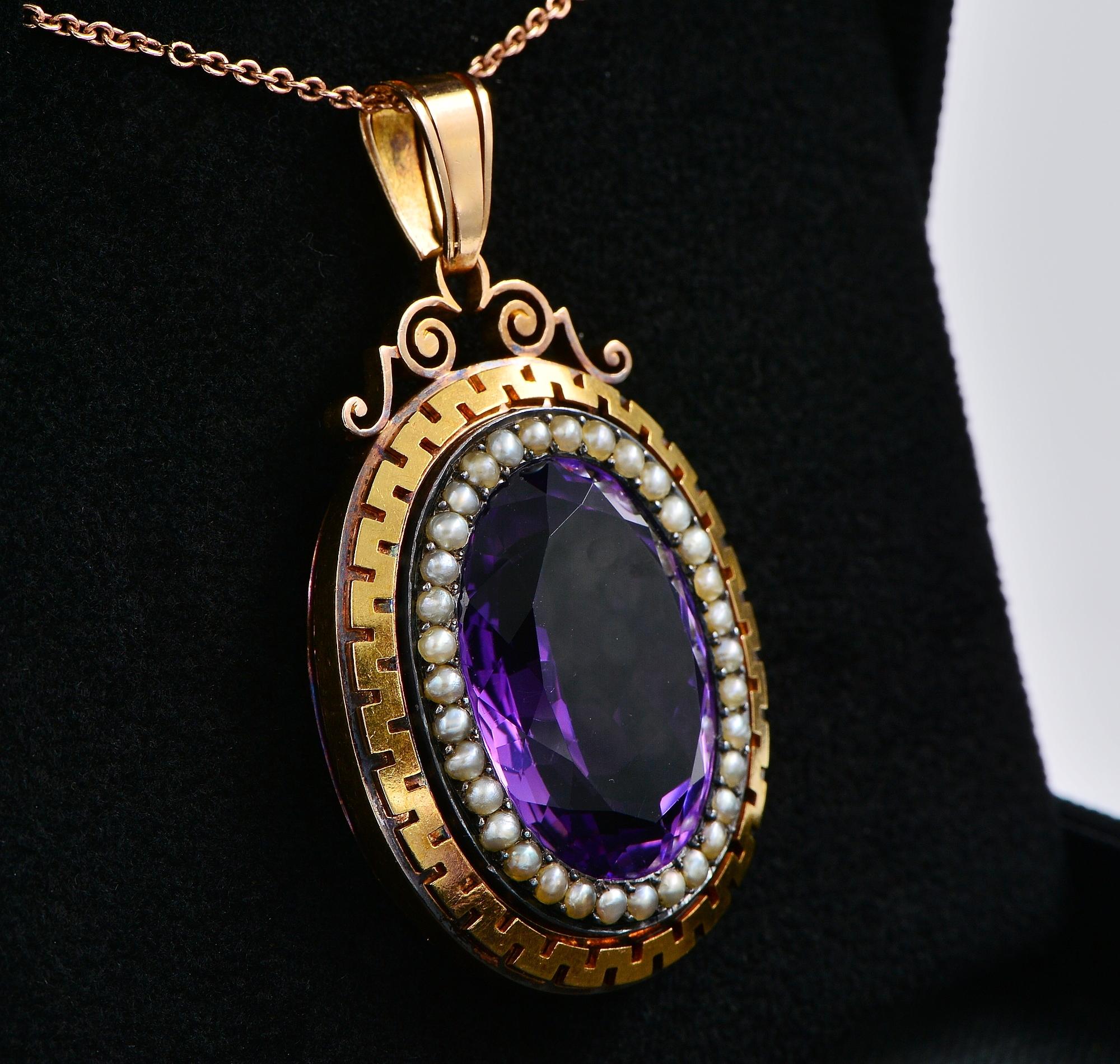Taille ovale Grand pendentif victorien en argent 18 carats avec améthyste naturelle 33,00 carats et micro-perles en vente