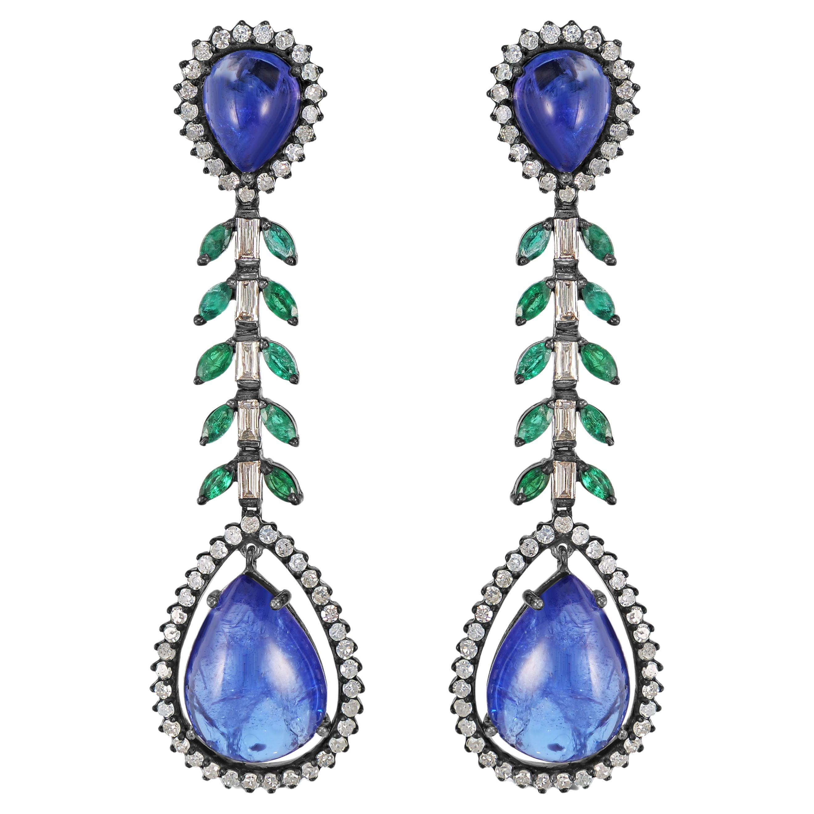 Victorian 33.22 ct. pt. Boucles d'oreilles pendantes en tanzanite, diamant et émeraude 