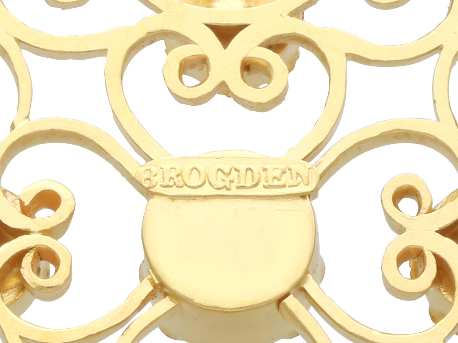 Ciondolo vittoriano in oro giallo 18k con granato da 3,40 carati e perla di sodalite da 4,00 carati in vendita 8