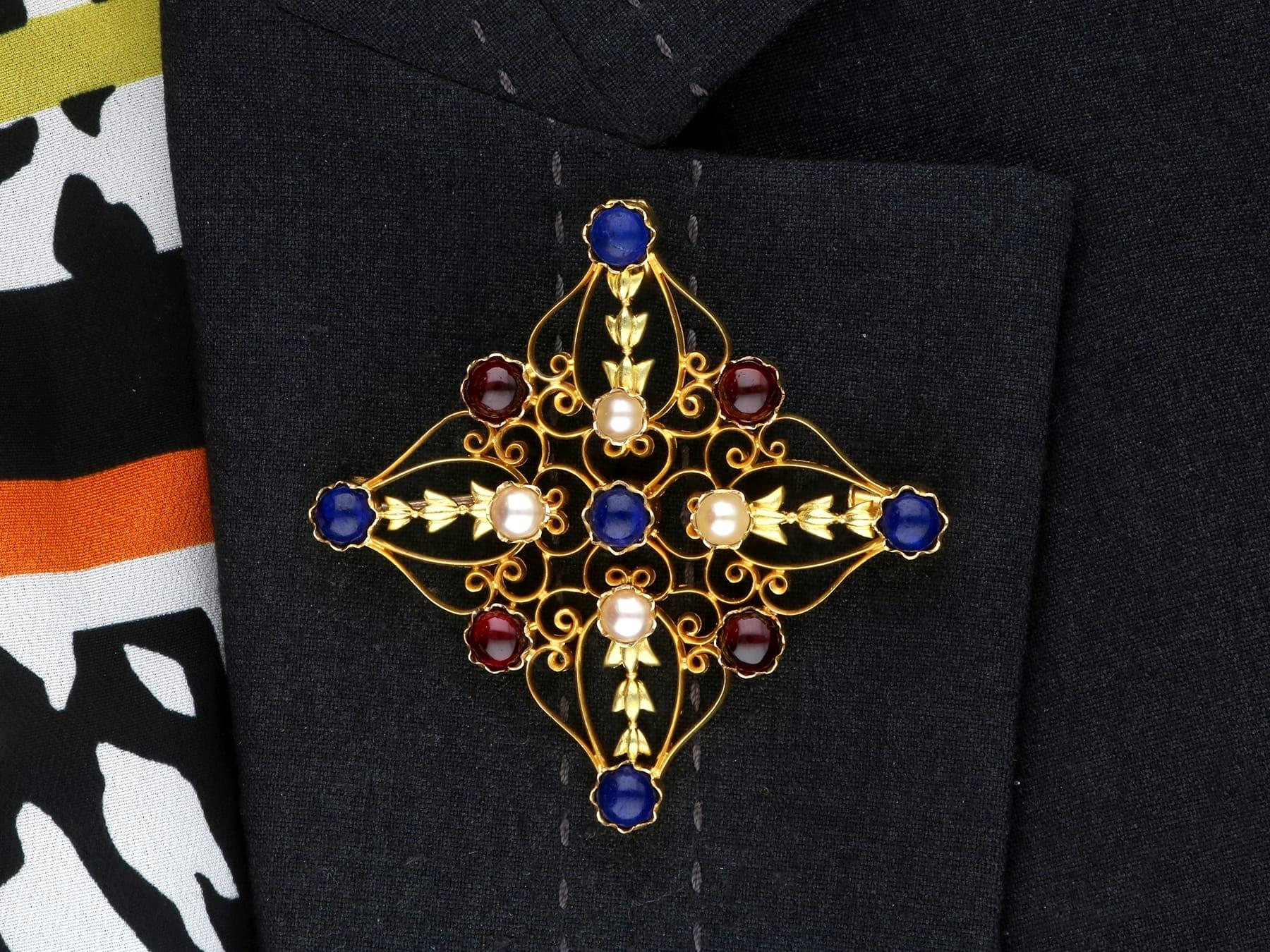 Ciondolo vittoriano in oro giallo 18k con granato da 3,40 carati e perla di sodalite da 4,00 carati in vendita 10