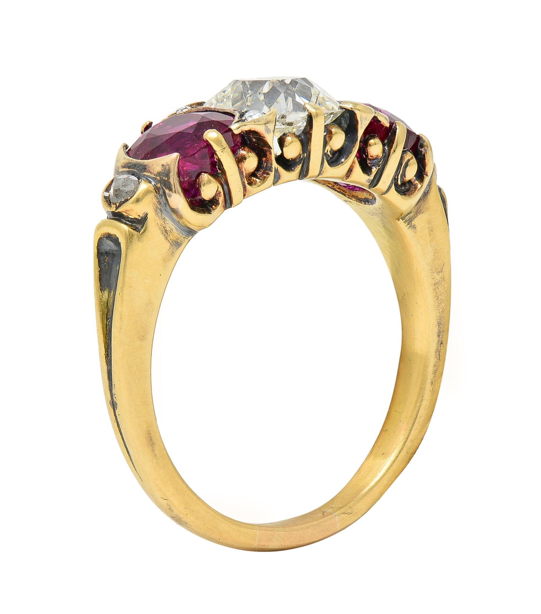 Bague victorienne à trois pierres en or 18 carats avec diamants 3,40 carats, rubis de Birmanie non chauffé, certifié GIA en vente 6