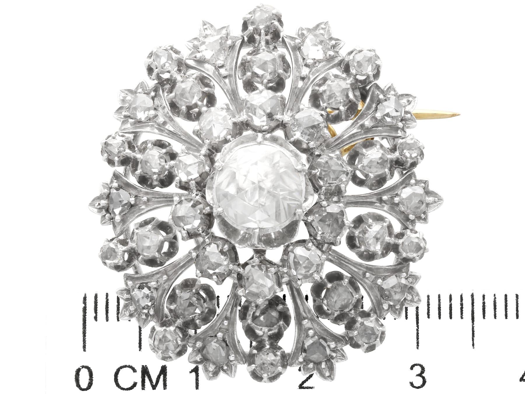 Victorian 3.48 Carat Diamond and Yellow Gold Brooch For Sale 3
