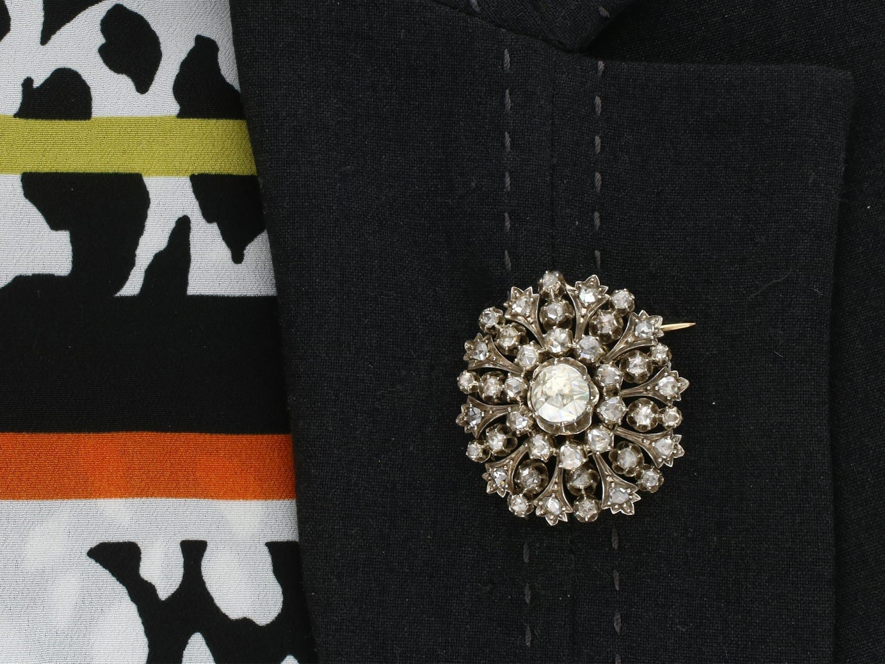 Victorian 3.48 Carat Diamond and Yellow Gold Brooch For Sale 4