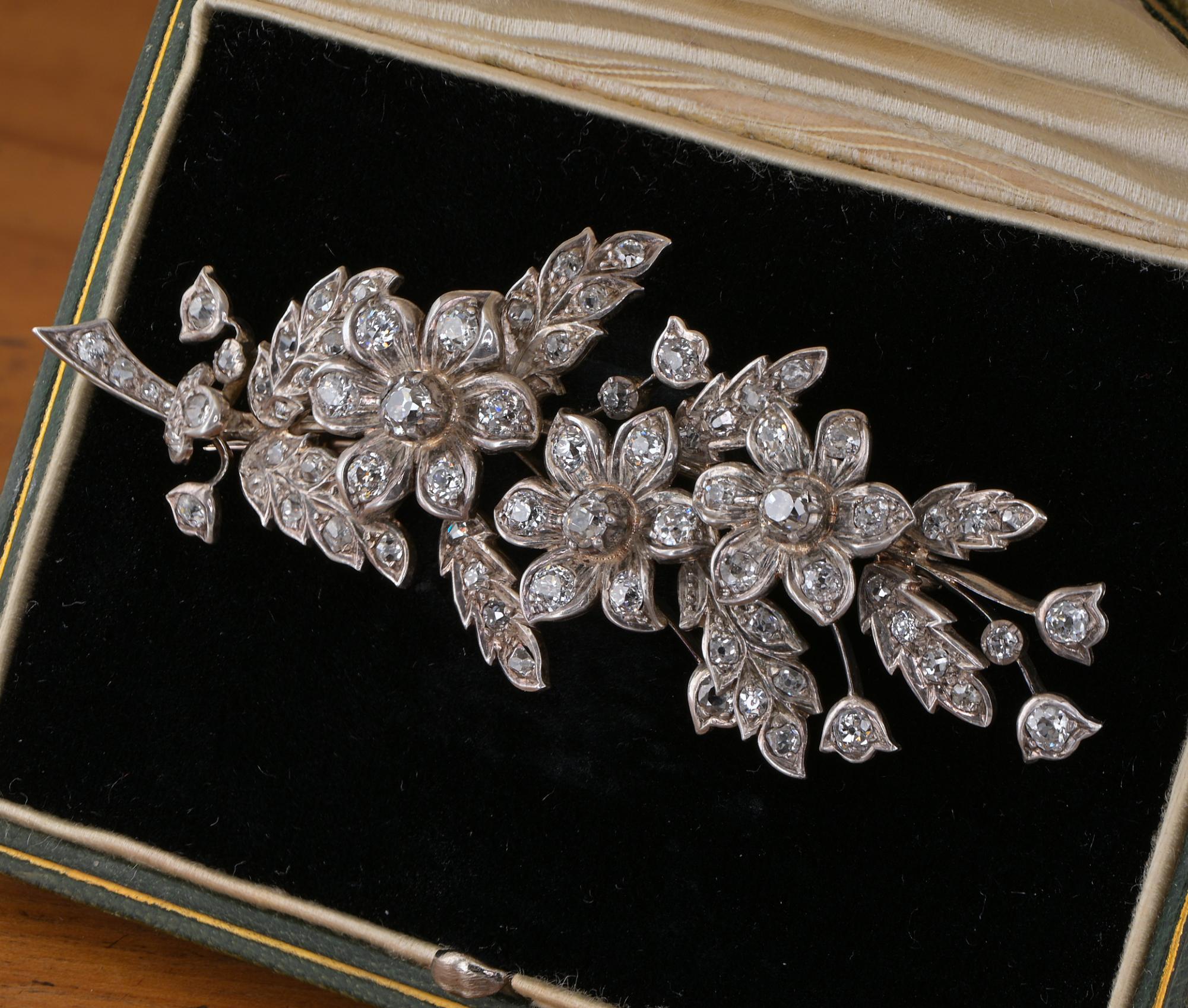 Broche fleurie victorienne en argent 18 carats avec diamants de 3,50 carats de taille vieille mine Pour femmes en vente