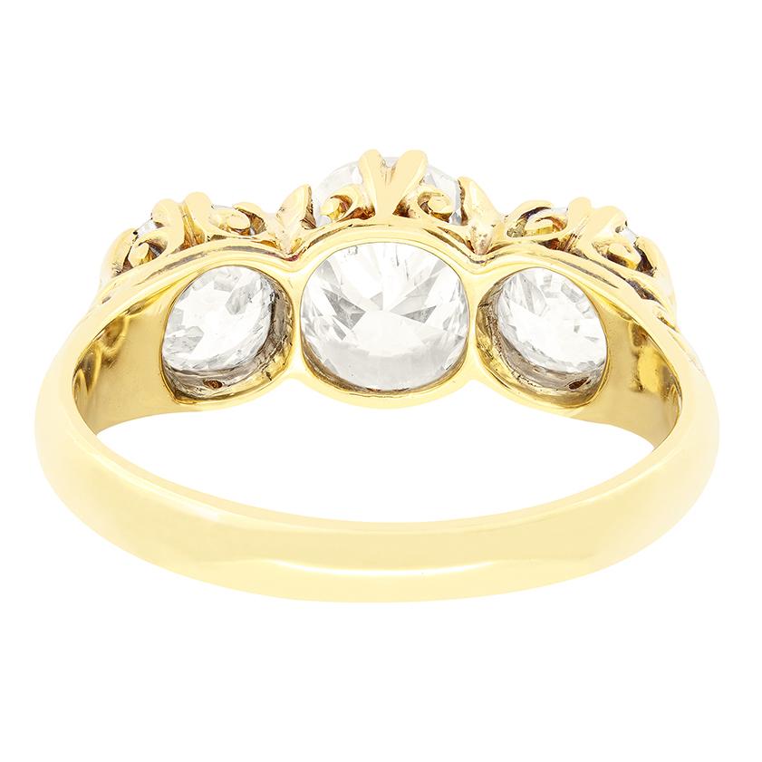 Victorian 3.50ct Diamond Three Stone Carved Head Ring, c.1880s In Good Condition For Sale In London, GB