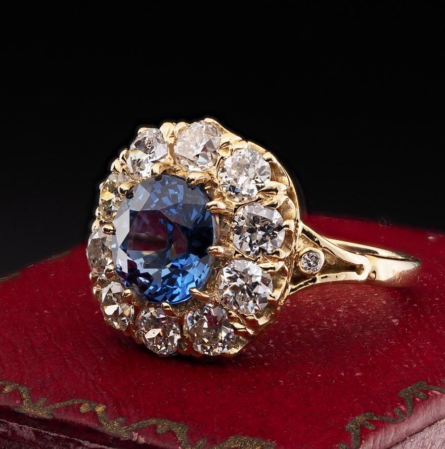 Victorian 3.60 Ct Certified Burma Natural Sapphire 2.30 Ct Diamond Ring In Good Condition For Sale In Napoli, IT