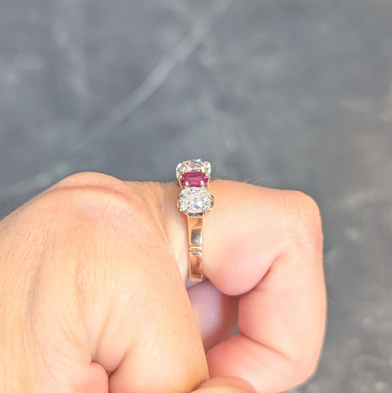 Anello vittoriano con rubino 3,62 CTW e diamante Old Mine Cut in oro bicolore 14 carati in vendita 9