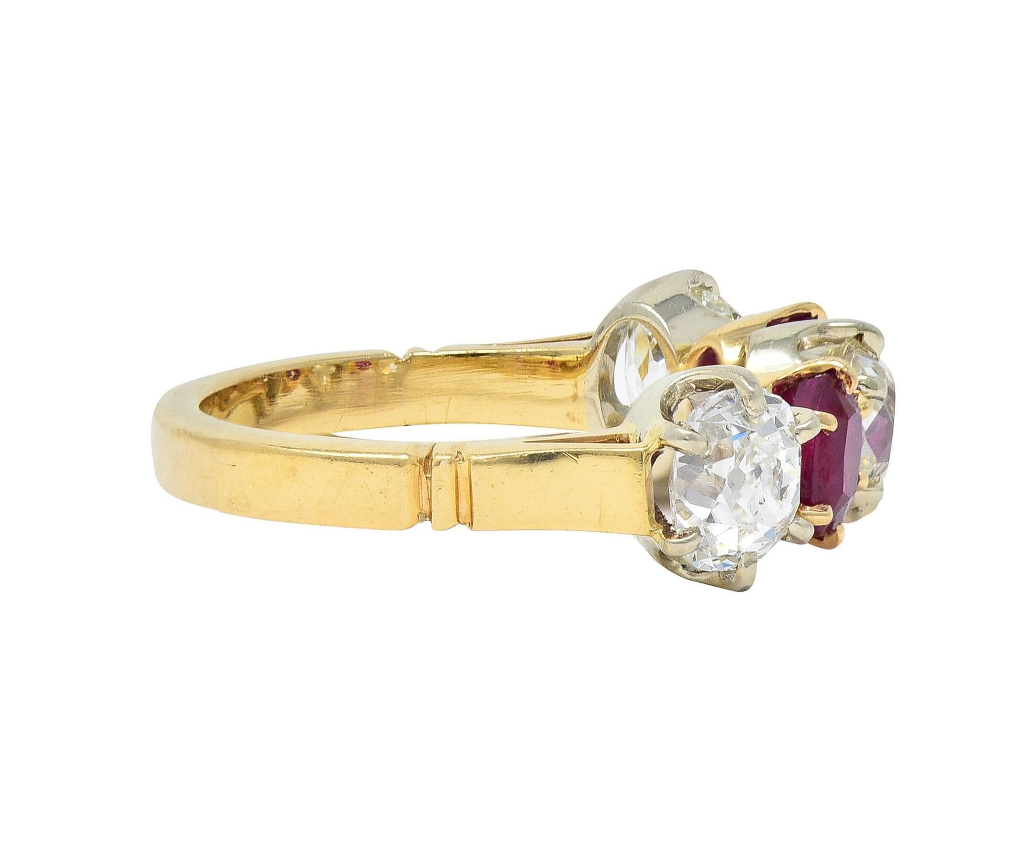 Taglio rotondo Anello vittoriano con rubino 3,62 CTW e diamante Old Mine Cut in oro bicolore 14 carati in vendita