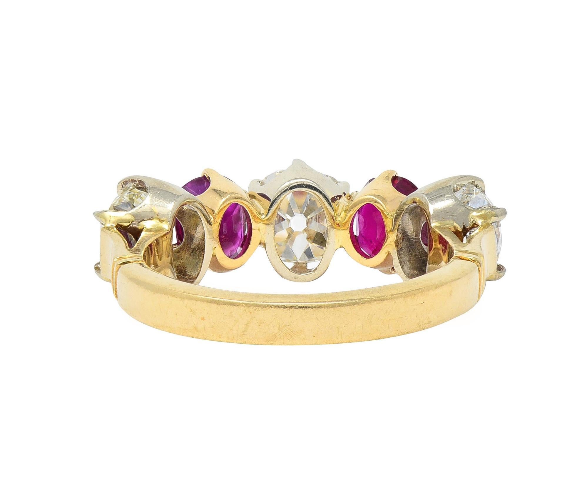 Anello vittoriano con rubino 3,62 CTW e diamante Old Mine Cut in oro bicolore 14 carati In condizioni ottime in vendita a Philadelphia, PA